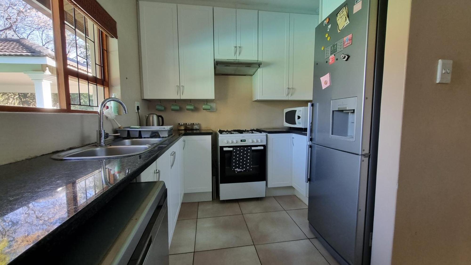 2 Bed Cottage, Bryanston, Sandton Apartamento