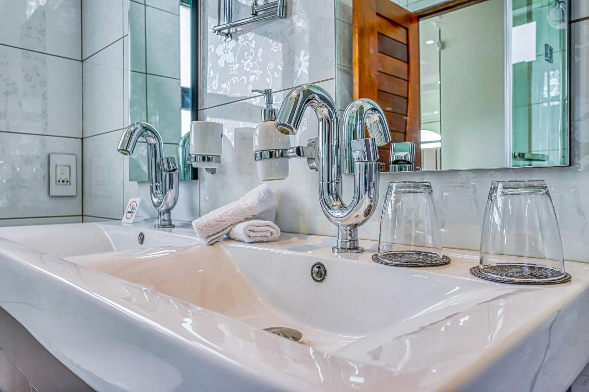 Tasha Luxury Suites, Lanseria Nhà khách