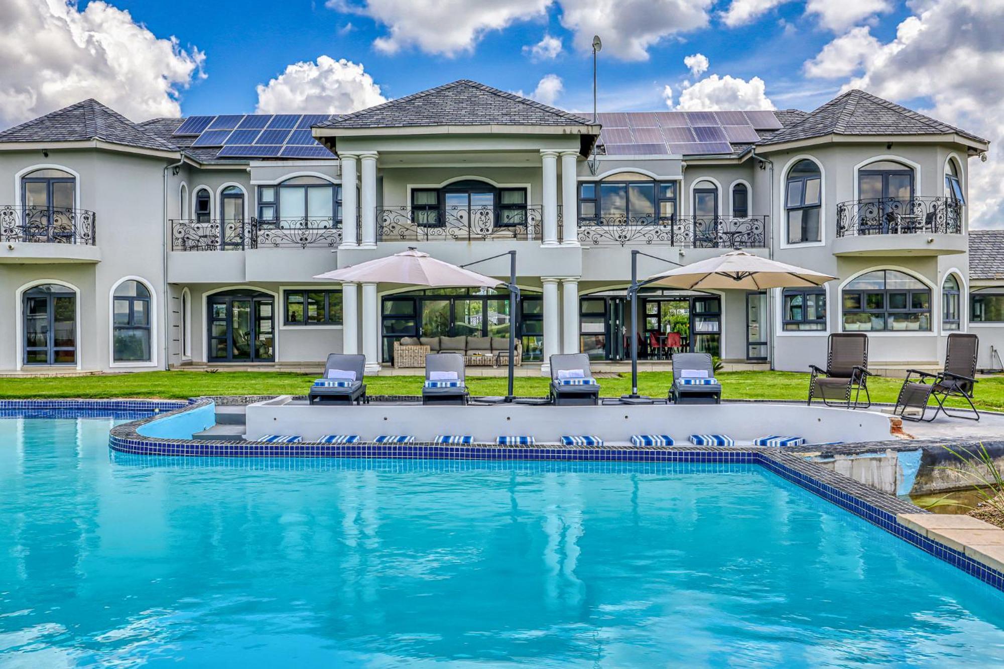 Tasha Luxury Suites, Lanseria Nhà khách *