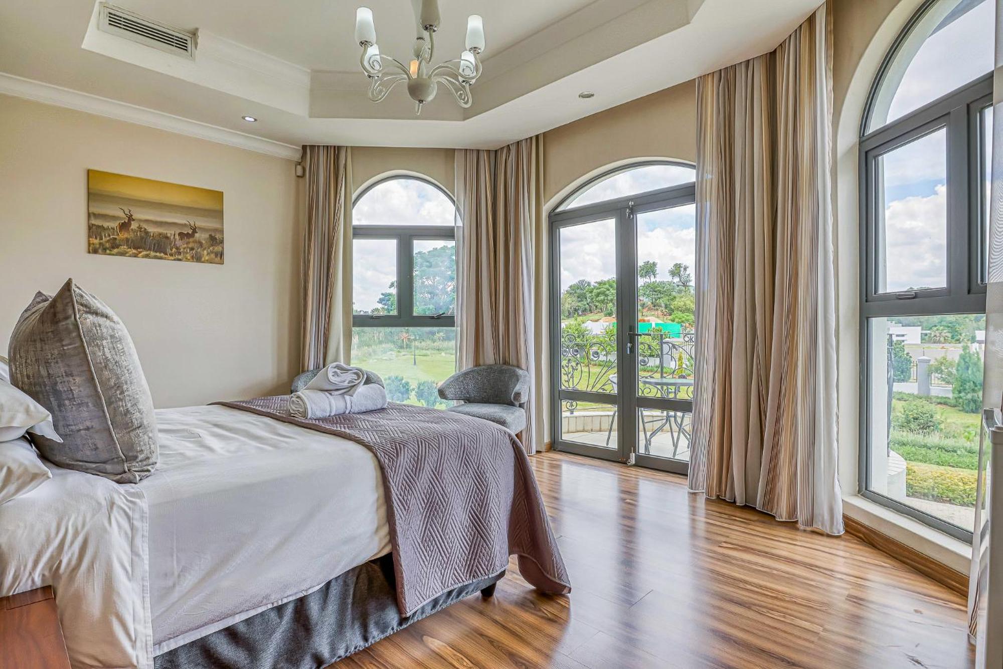 Tasha Luxury Suites, Lanseria Nhà khách