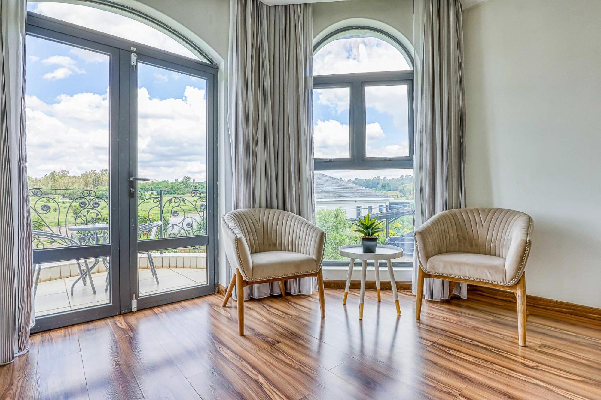 Tasha Luxury Suites, Lanseria Nhà khách *