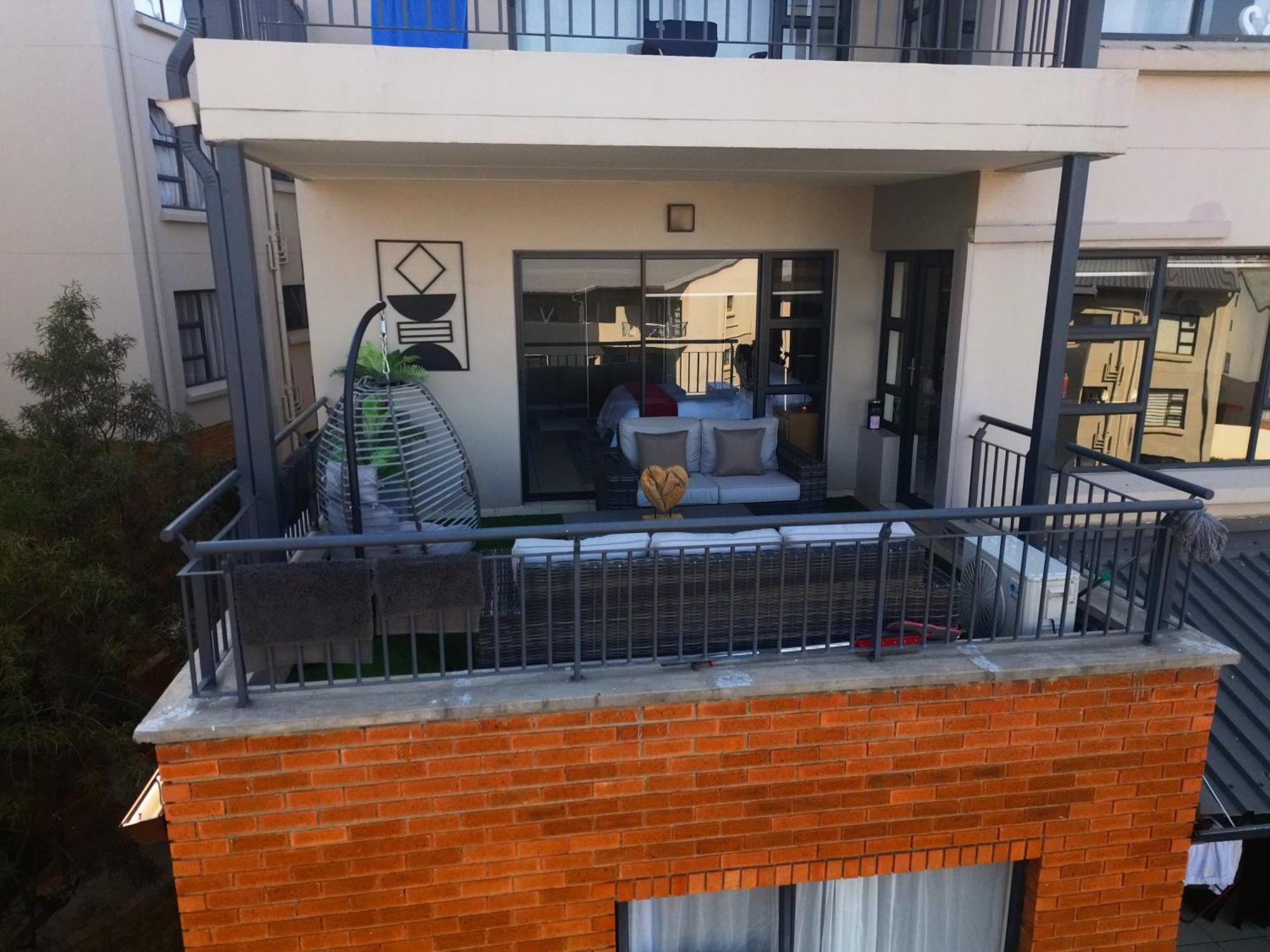 Earthy And Organic Apartment Johannesburg