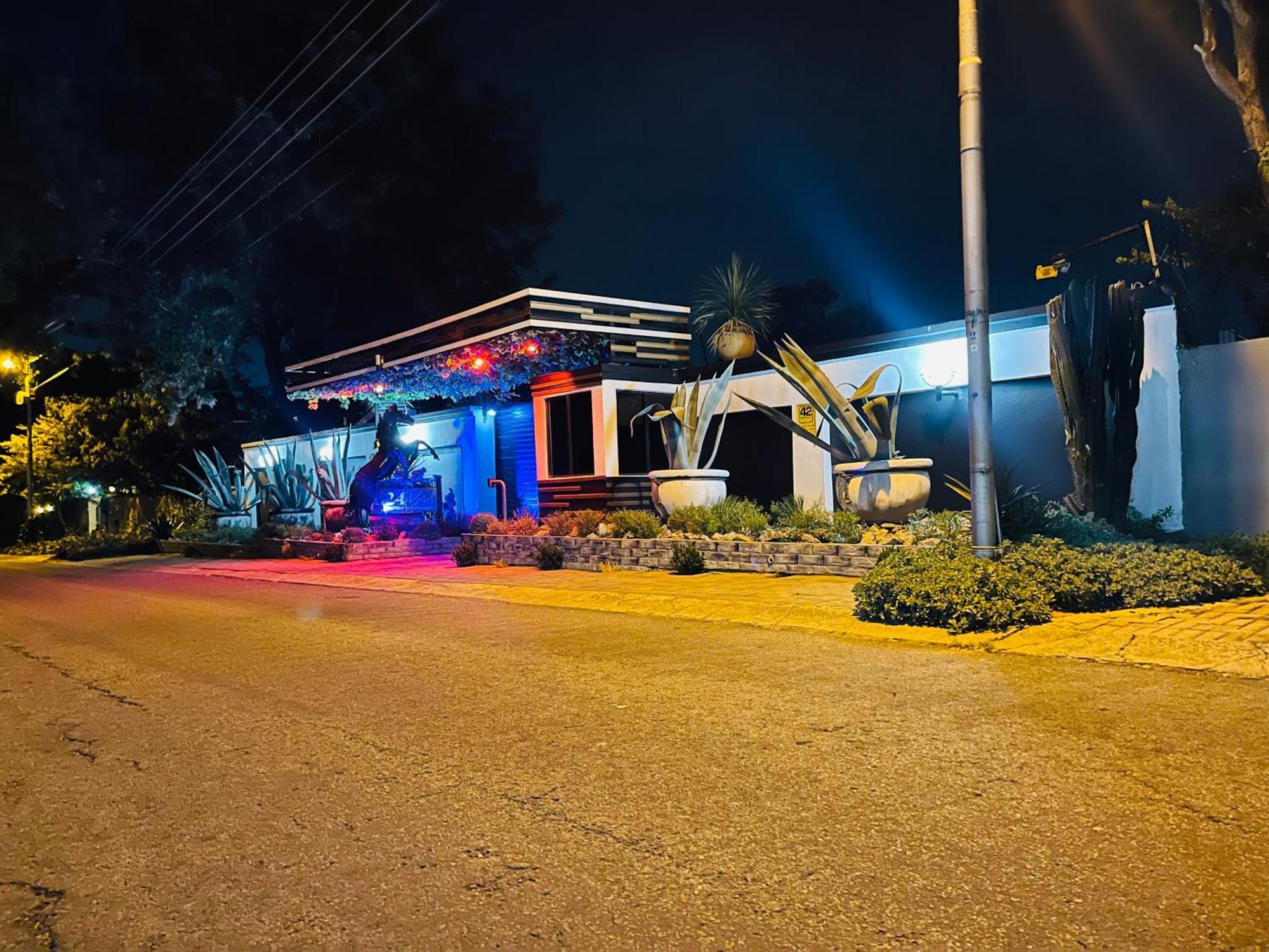 24 On Basil Boutique Luxury Khách sạn 4*