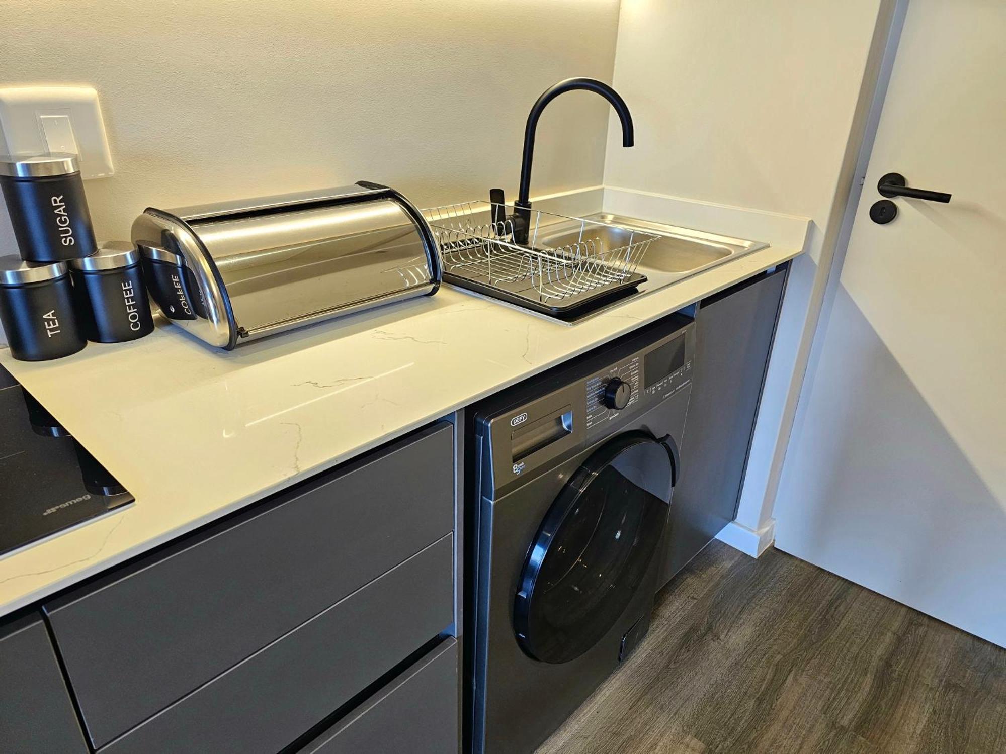 Apartment 2br With 2 Kitchens & Balcony Johannesburg