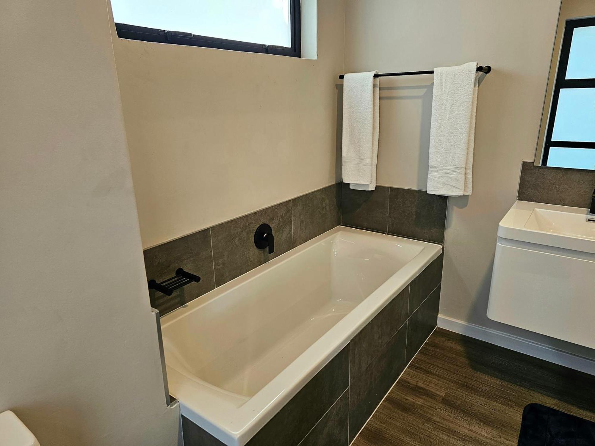 Apartment 2br With 2 Kitchens & Balcony Johannesburg