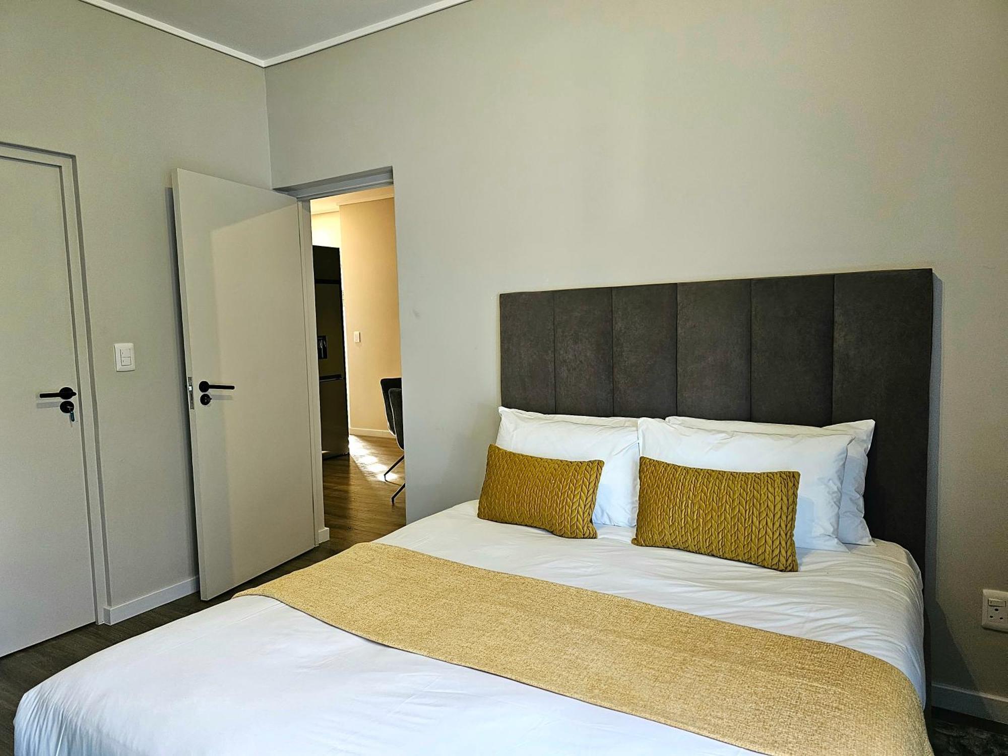2br With 2 Kitchens & Balcony Johannesburg