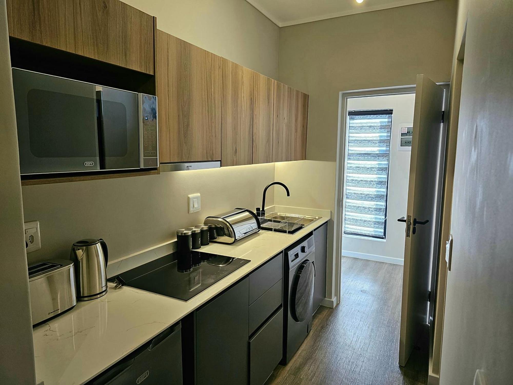 Apartment 2br With 2 Kitchens & Balcony Johannesburg