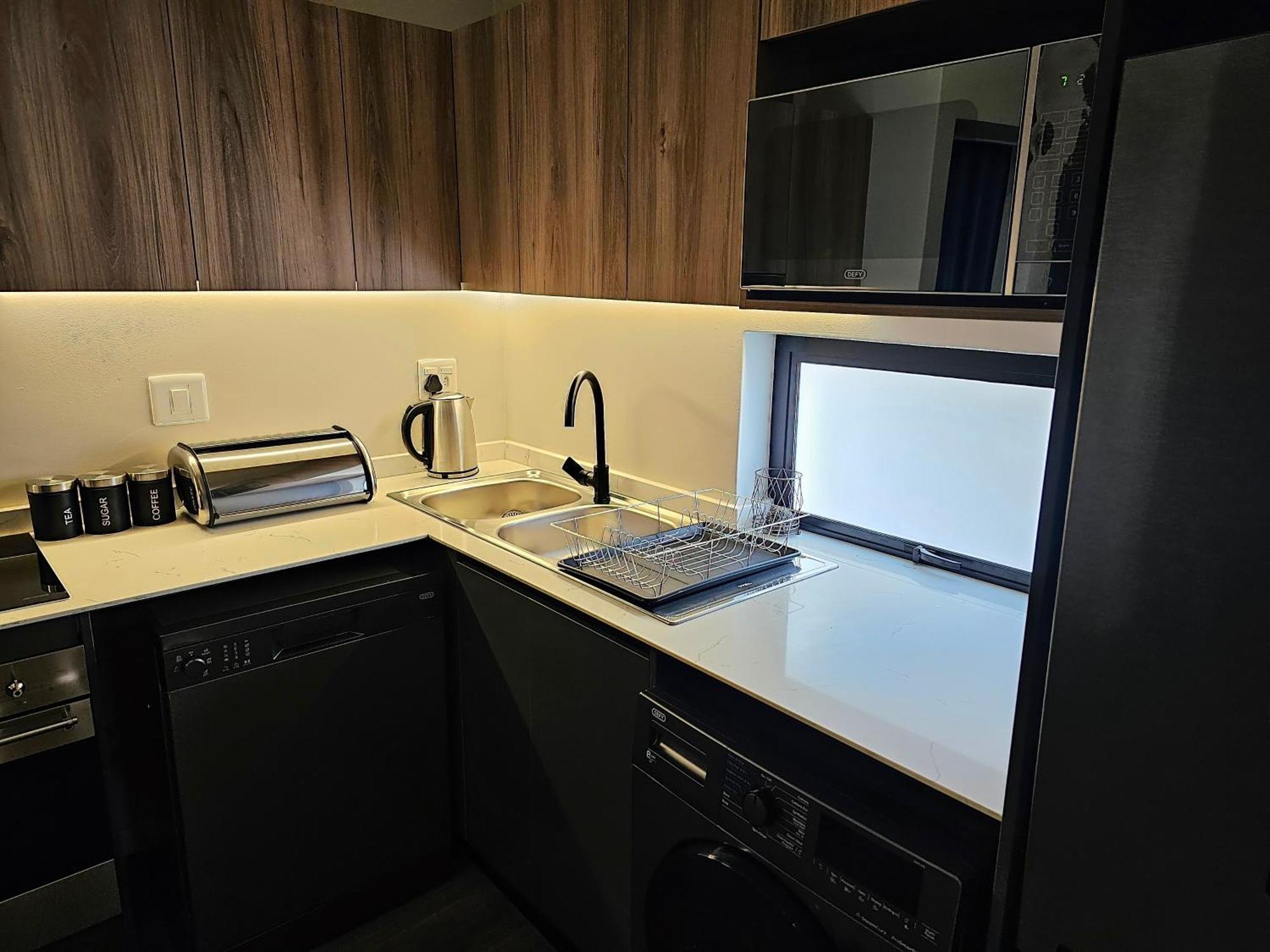 2br With 2 Kitchens & Balcony * Johannesburg