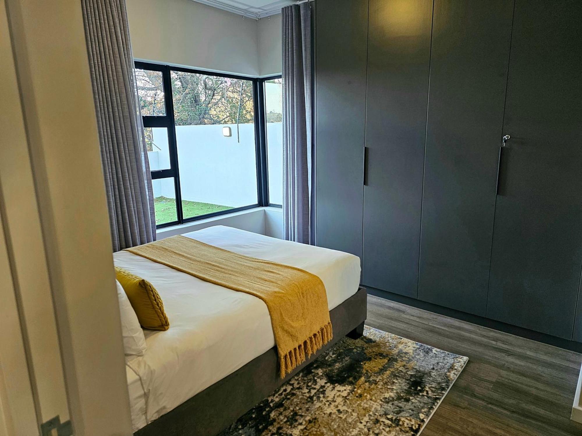 2br With 2 Kitchens & Balcony * Johannesburg