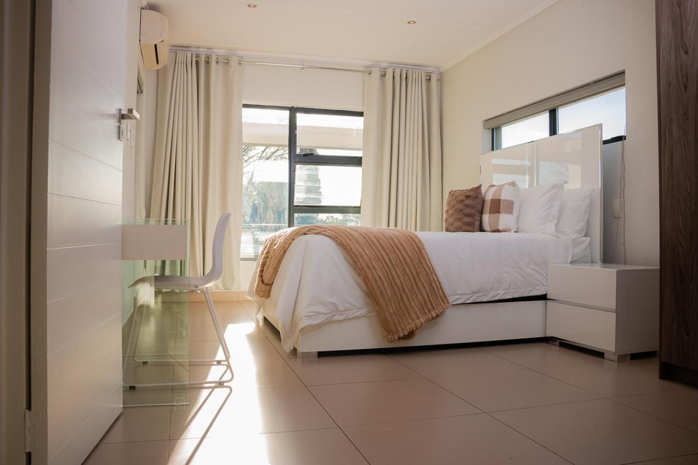 Modern Luxury Apartments, Sandton Apartment