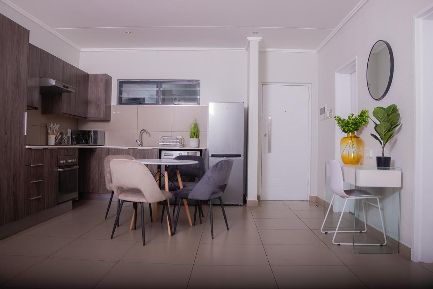 Modern Luxury Apartments, Sandton Apartment *