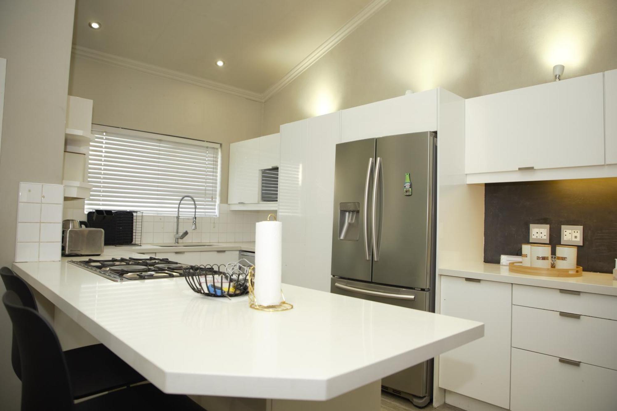 Spacious Luxury 3 Bedroom, 4 Bed With Balcony, Access To Pool & Tennis Court Plus Backup Power And 24hr Security Apartment