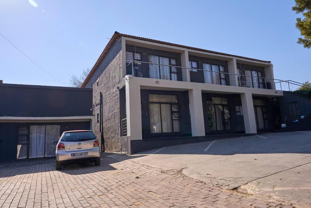 Luxury Walk To Melrose Arch 11