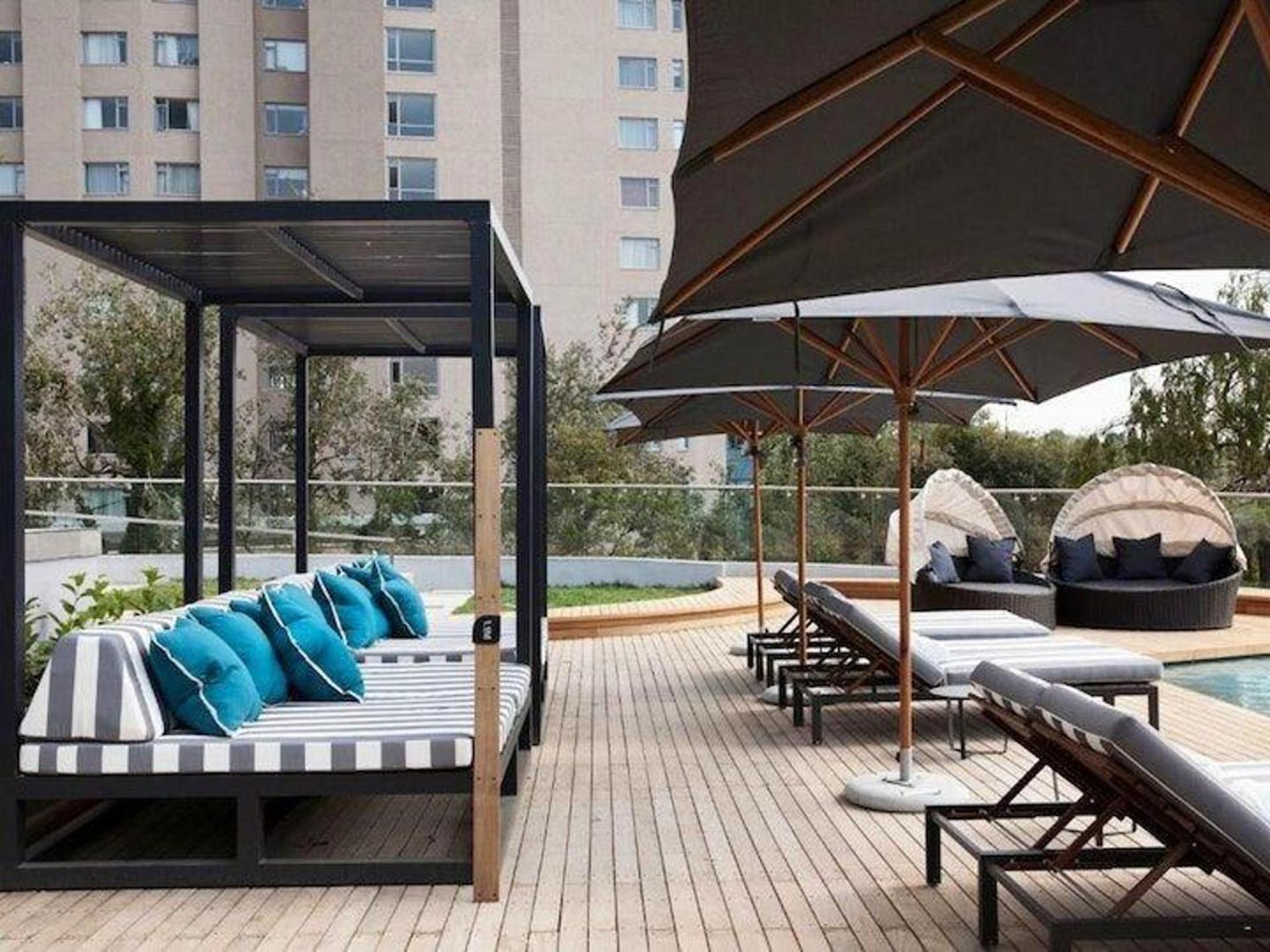 Apartment Sandtoncity-apartment-sleeps4-pool-parking *