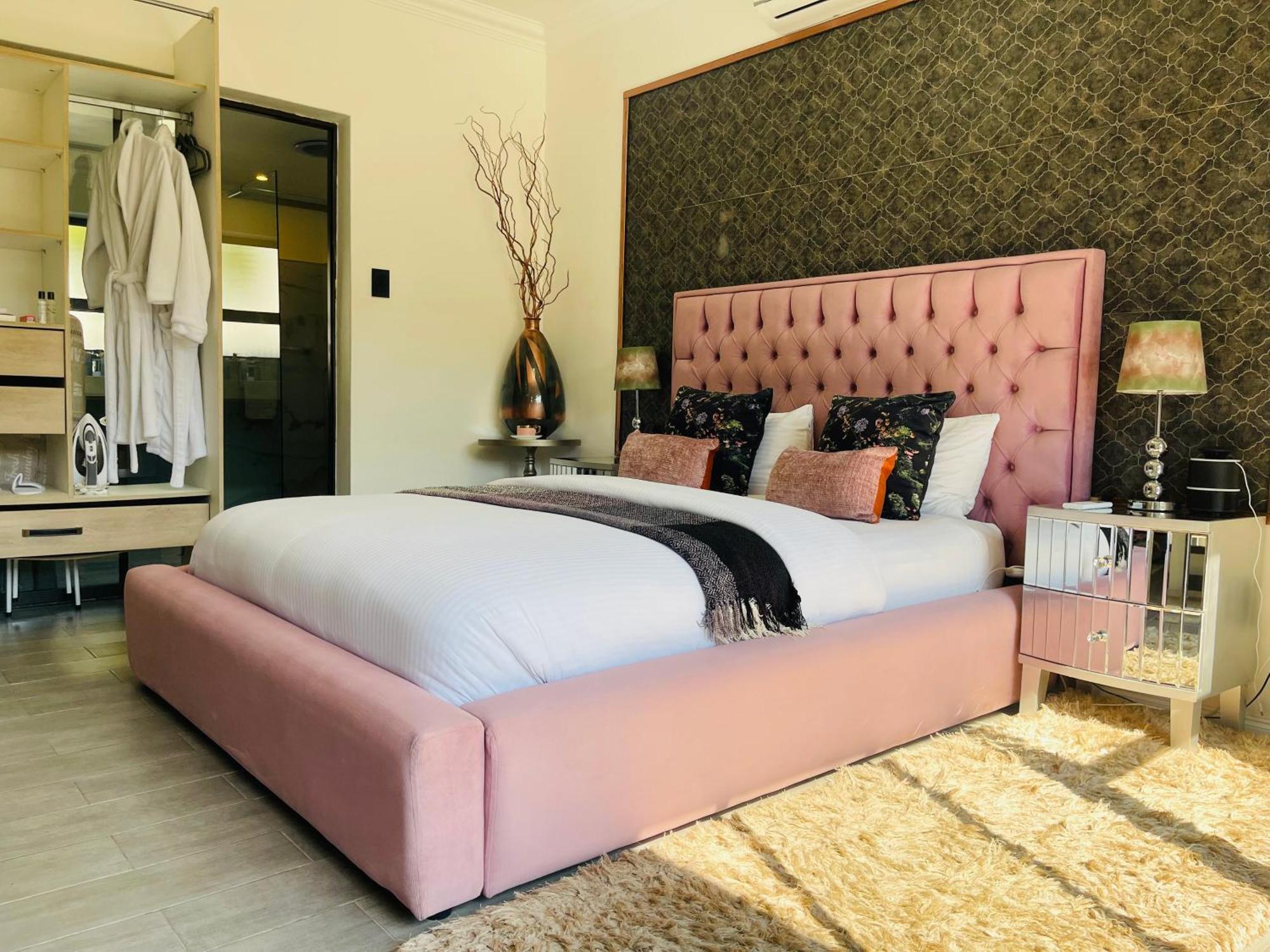 24 On Basil Boutique Luxury Khách sạn