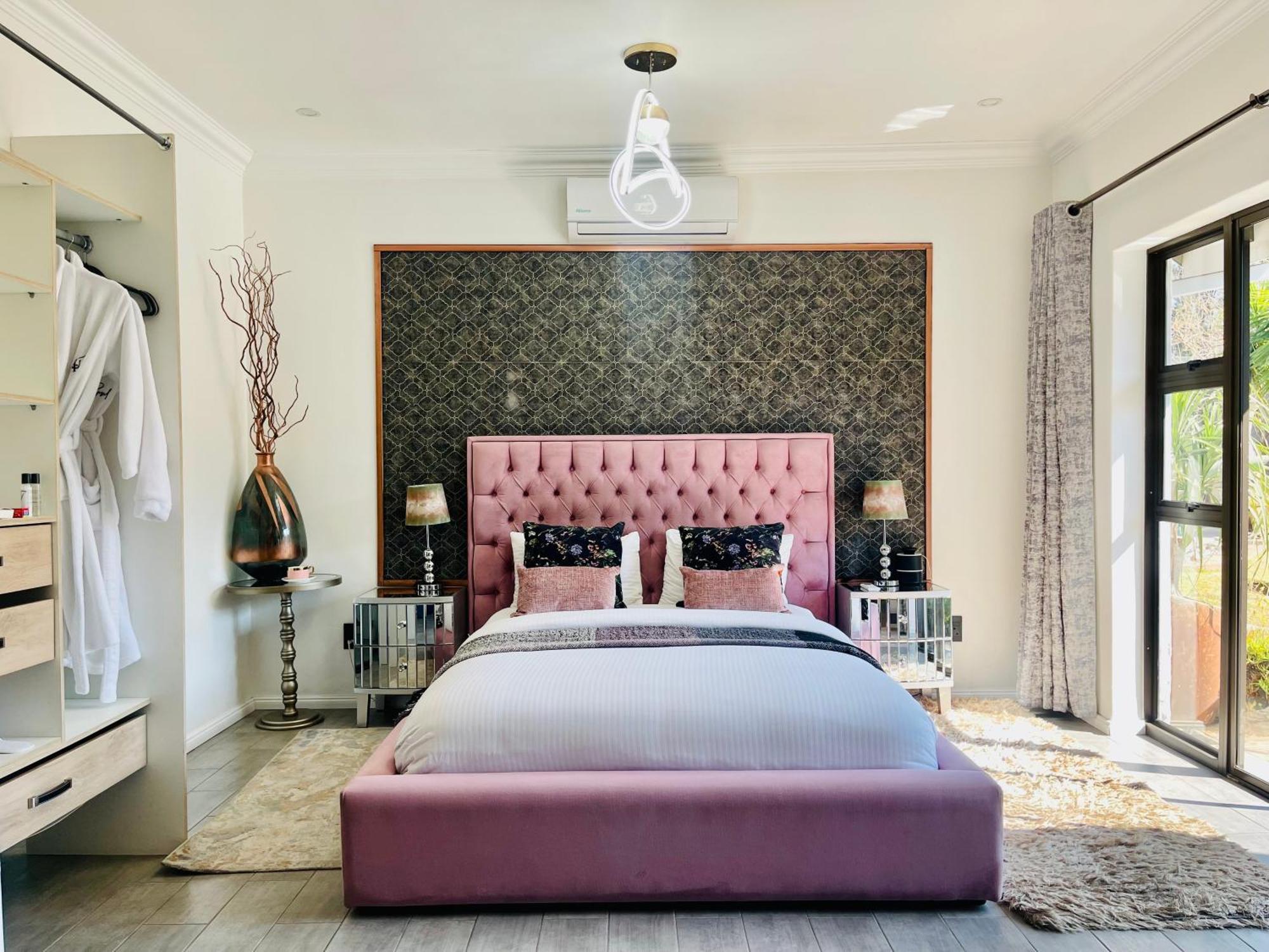 Khách sạn 24 On Basil Boutique Luxury