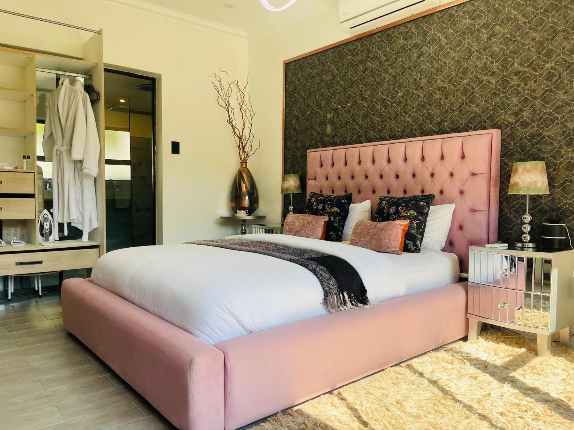 24 On Basil Boutique Luxury Khách sạn 4*