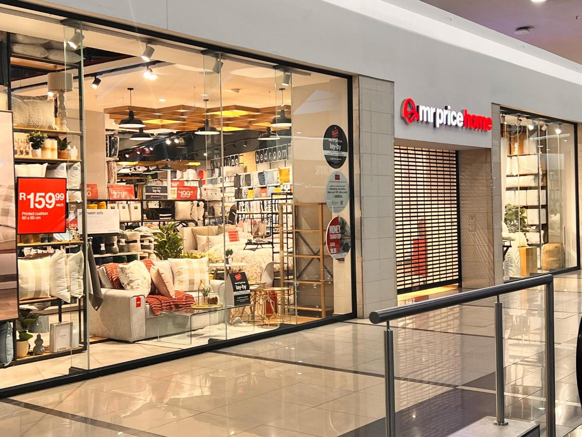 Executive 2-bedroom Luxury In Bedford Centre Mall Apartment Johannesburg