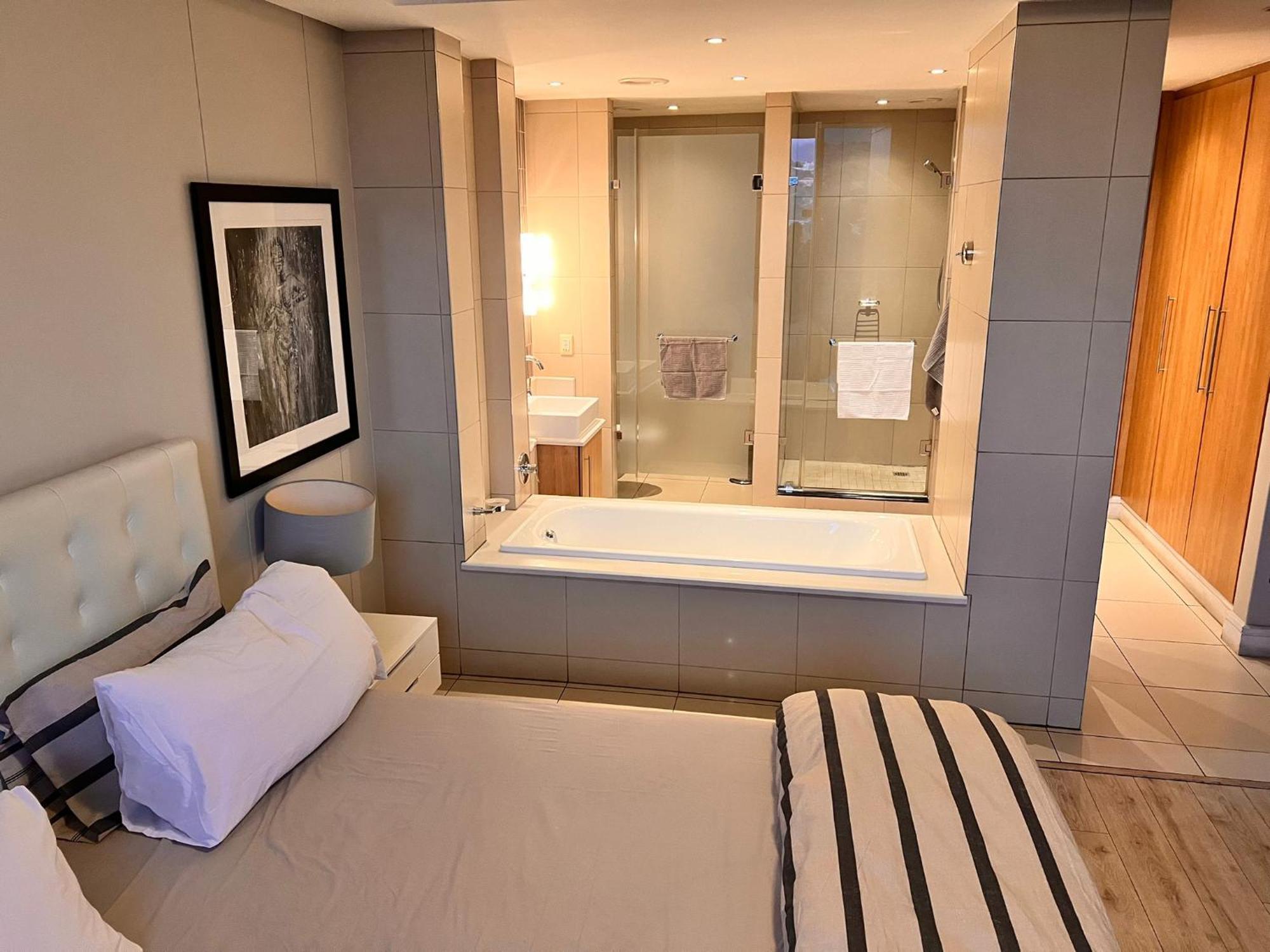Executive 2-bedroom Luxury In Bedford Centre Mall