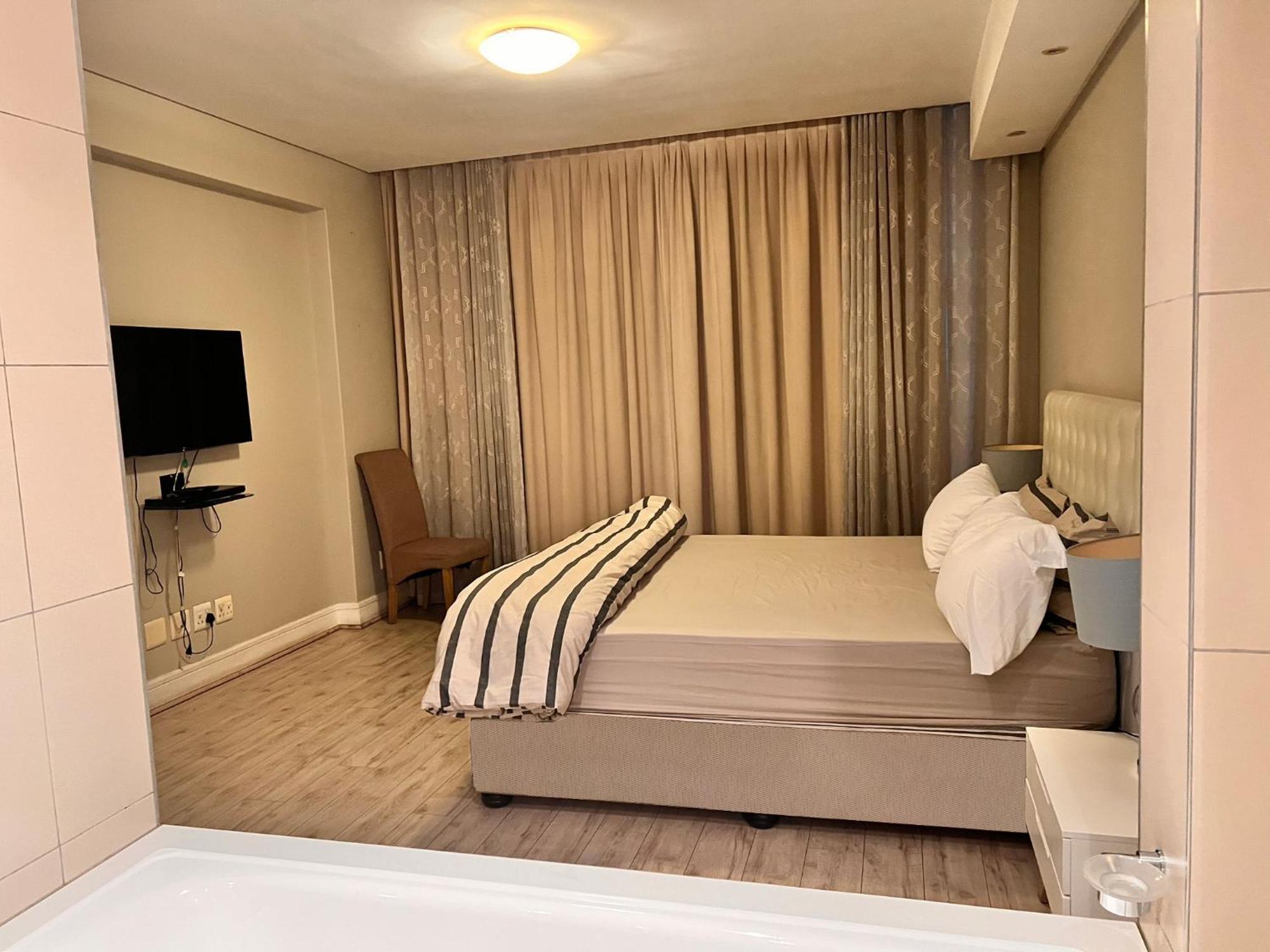 Executive 2-bedroom Luxury In Bedford Centre Mall Apartment *