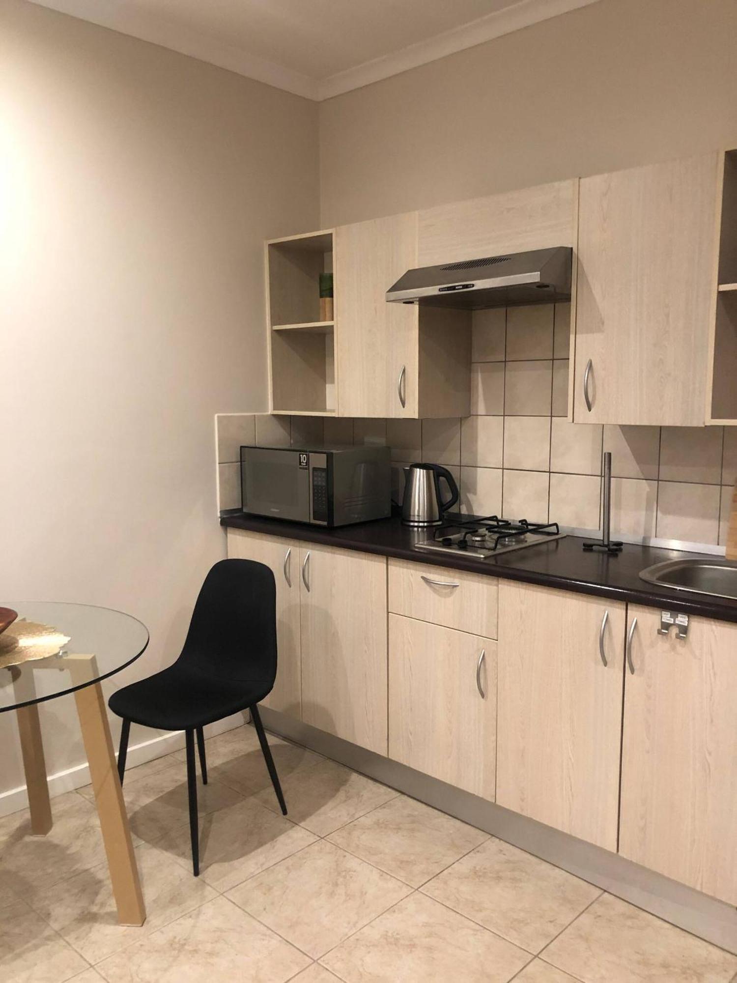 Secure Executive Apartment, Wifi, Solar Power, Netflix Apartment
