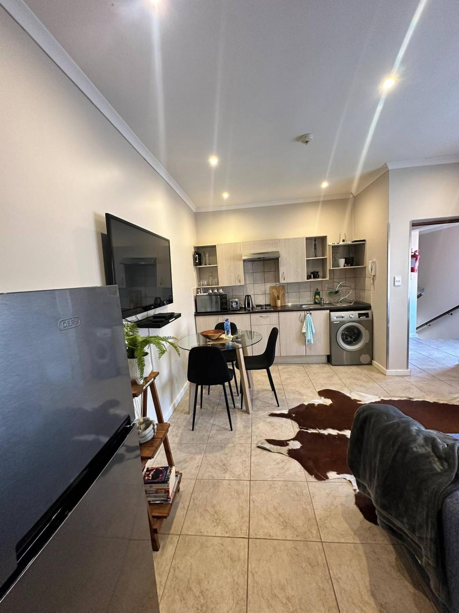 Secure Executive Apartment, Wifi, Solar Power, Netflix Apartment