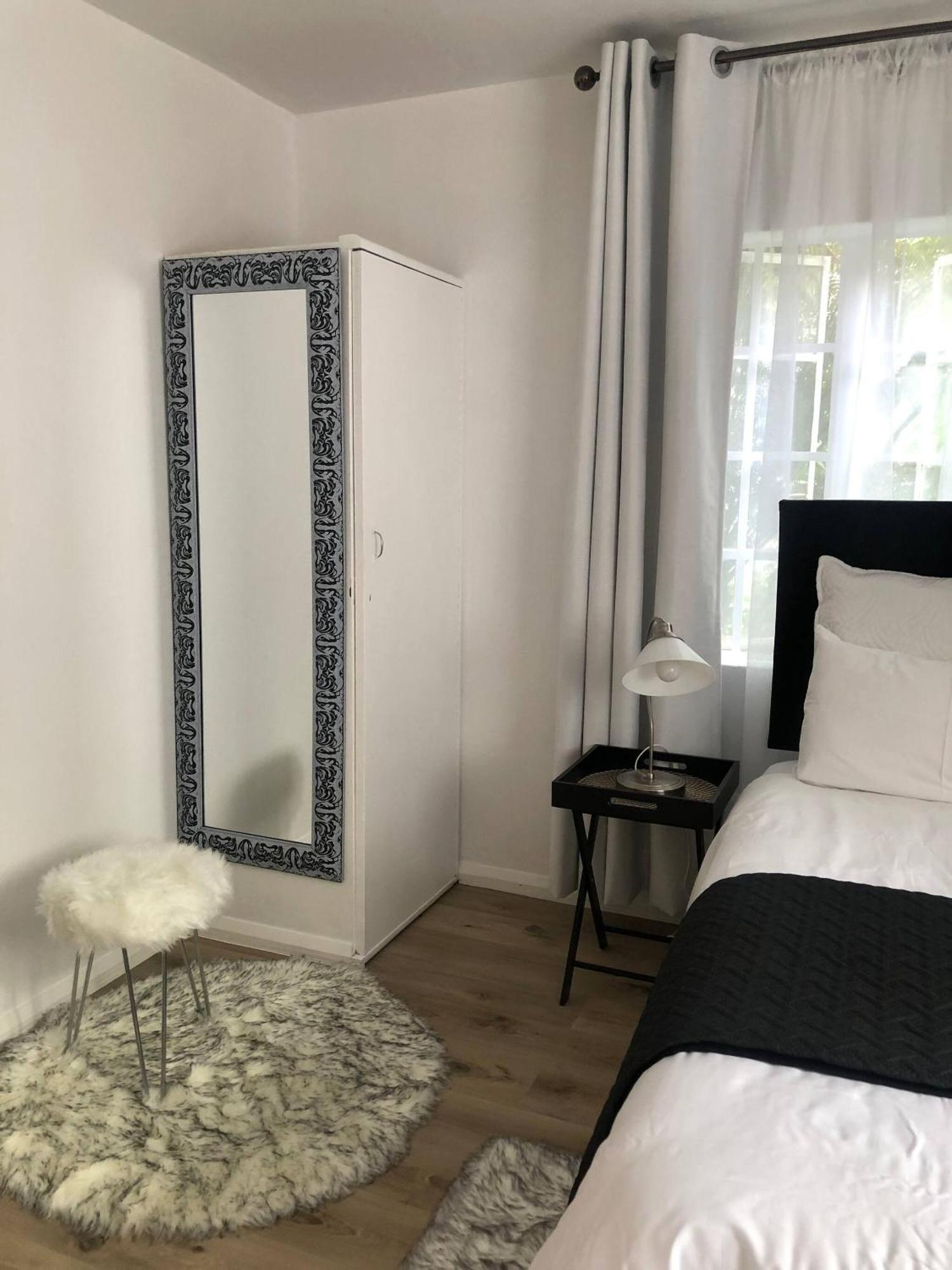 Apartment Charming Executive Studio, Solar Power, Wifi *