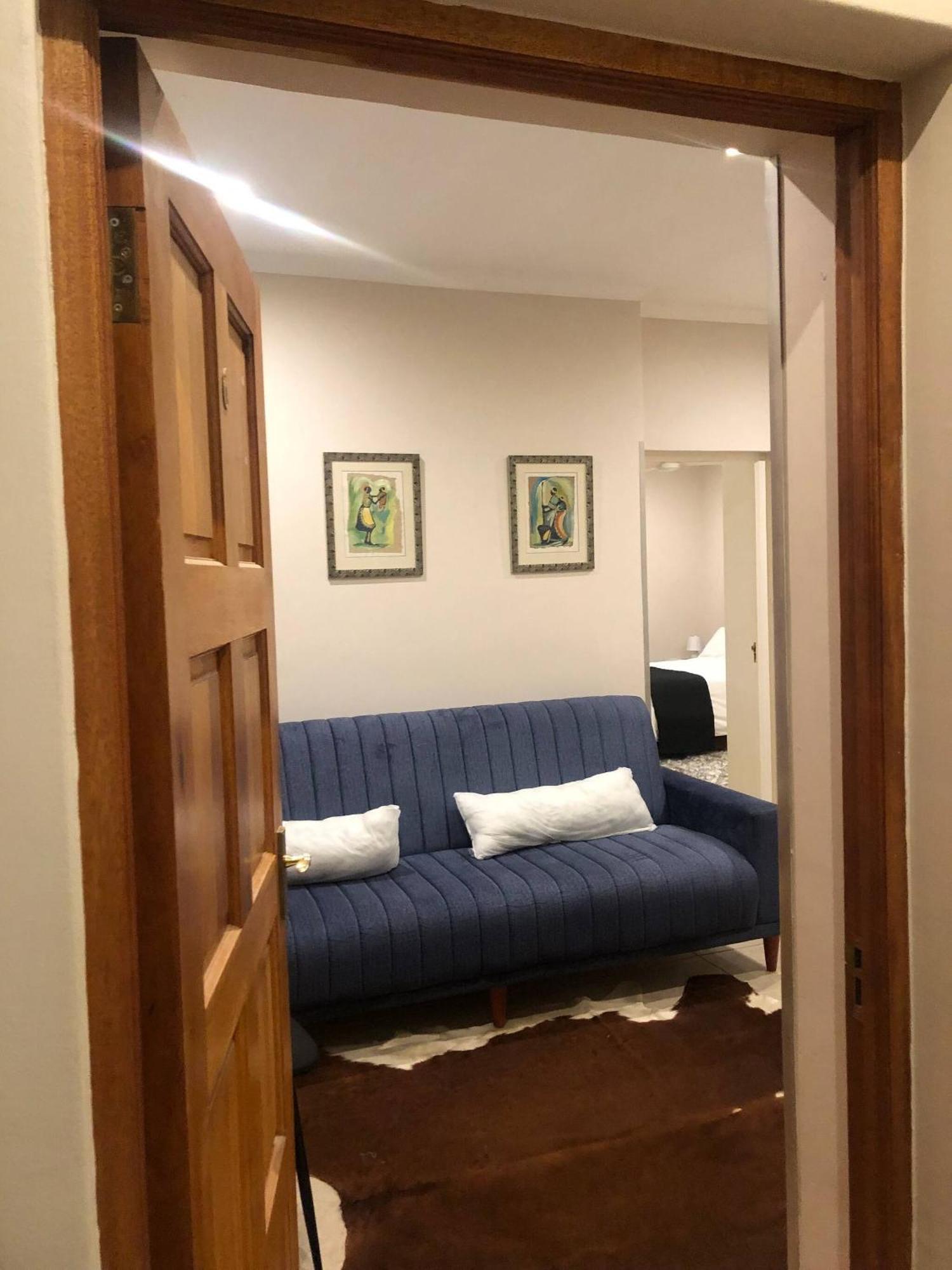 Secure Executive Apartment, Wifi, Solar Power, Netflix Johannesburg