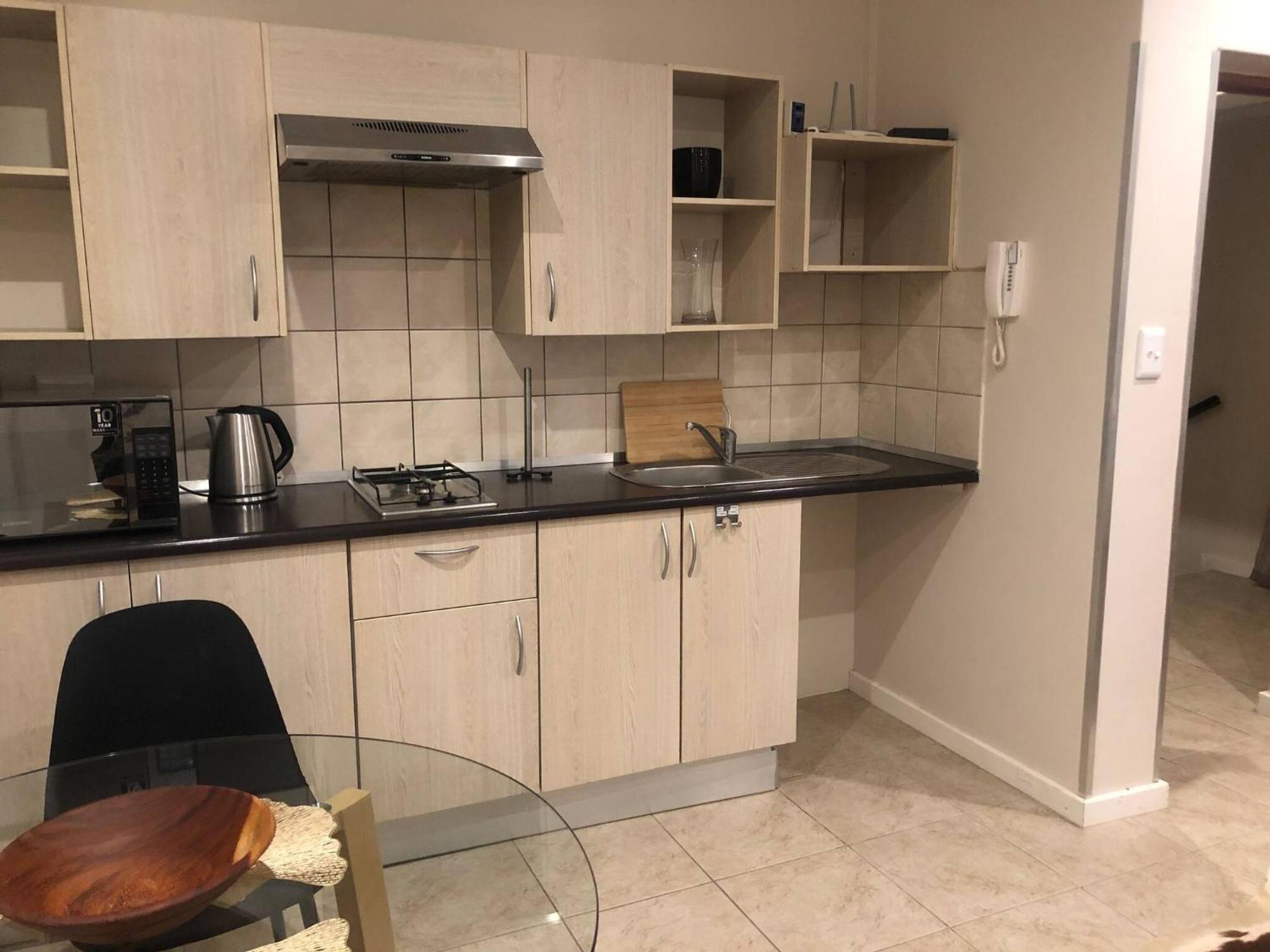 Secure Executive Apartment, Wifi, Solar Power, Netflix
