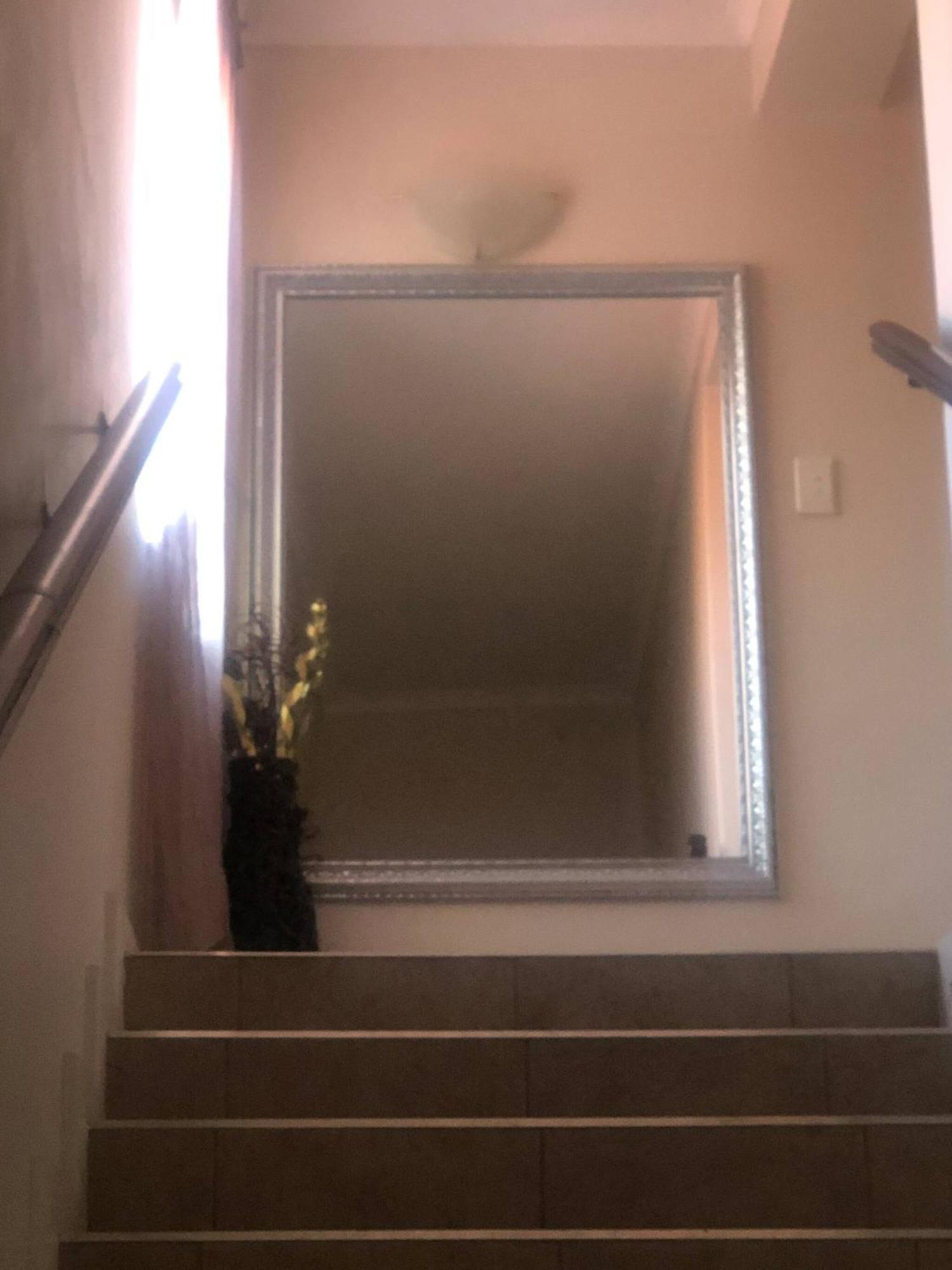 Apartment Secure Executive Apartment, Wifi, Solar Power, Netflix *