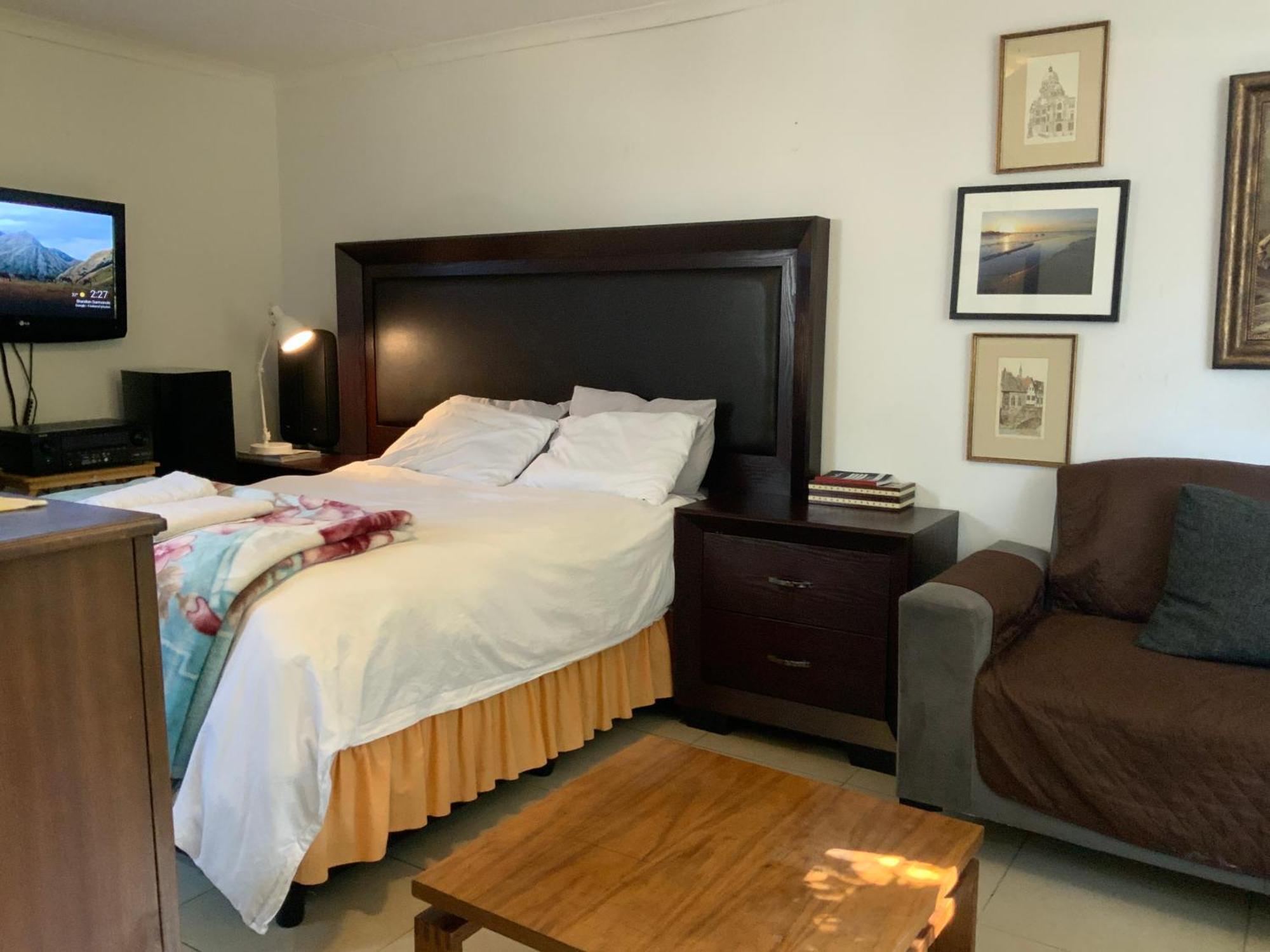 Apartment Coz Bachelor Pad In Randburg *