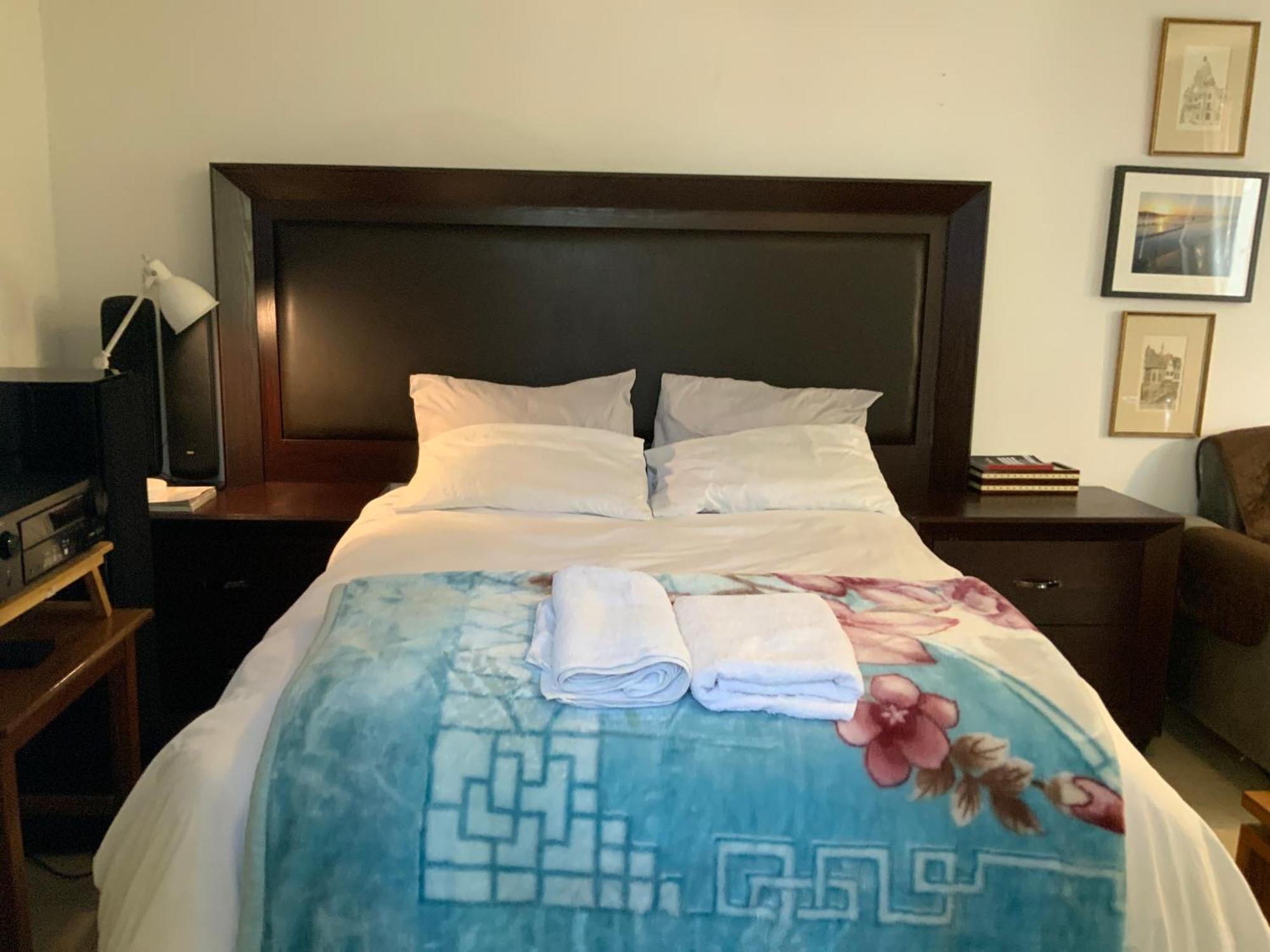 Coz Bachelor Pad In Randburg Apartment