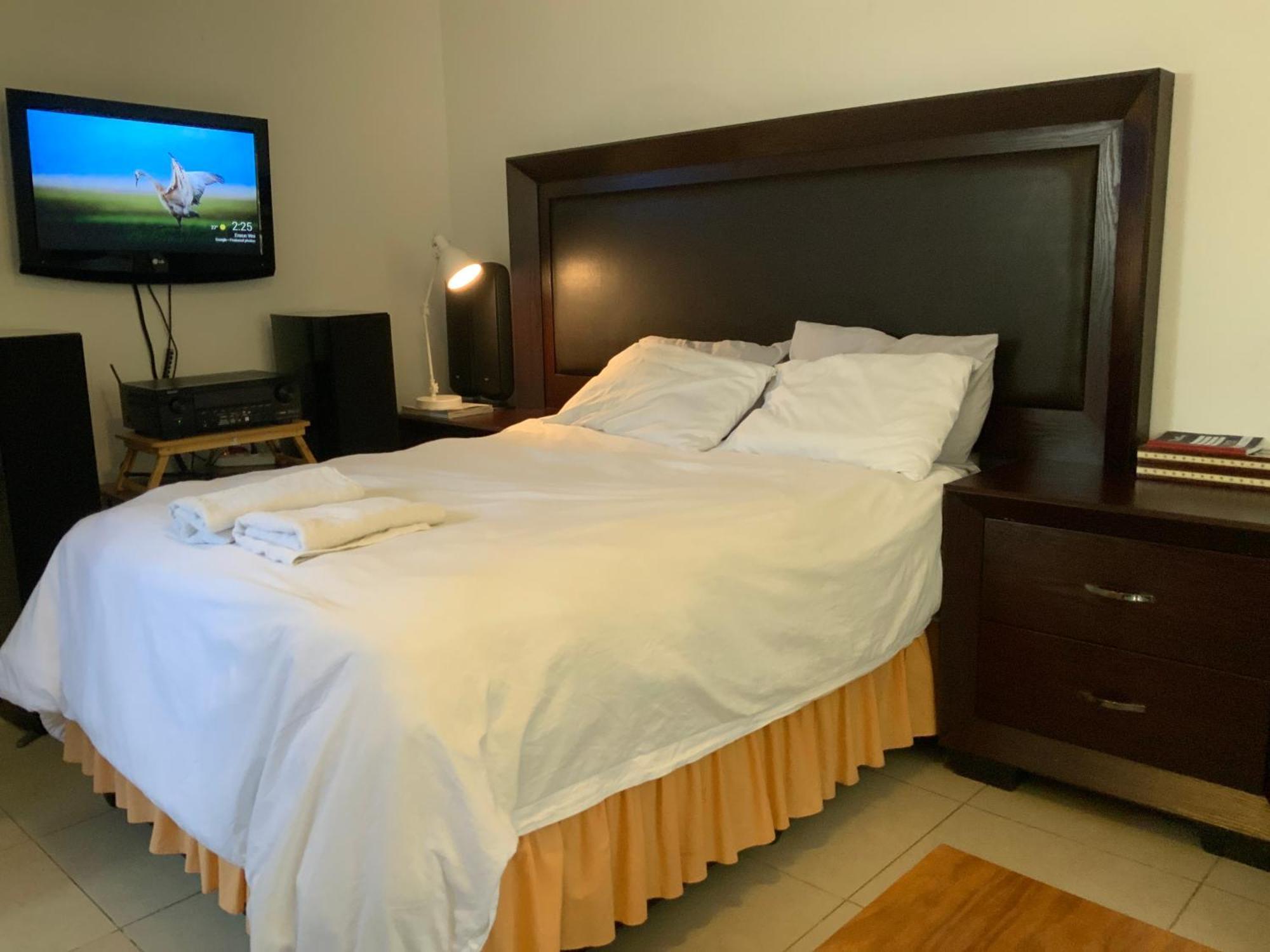 Coz Bachelor Pad In Randburg Apartment