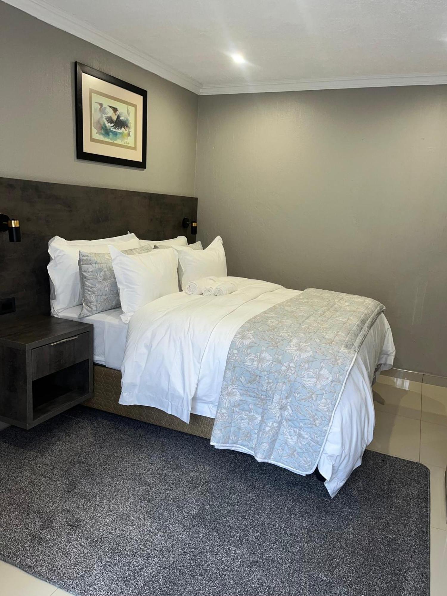 The Hide In Sandown-sandton Guest house *
