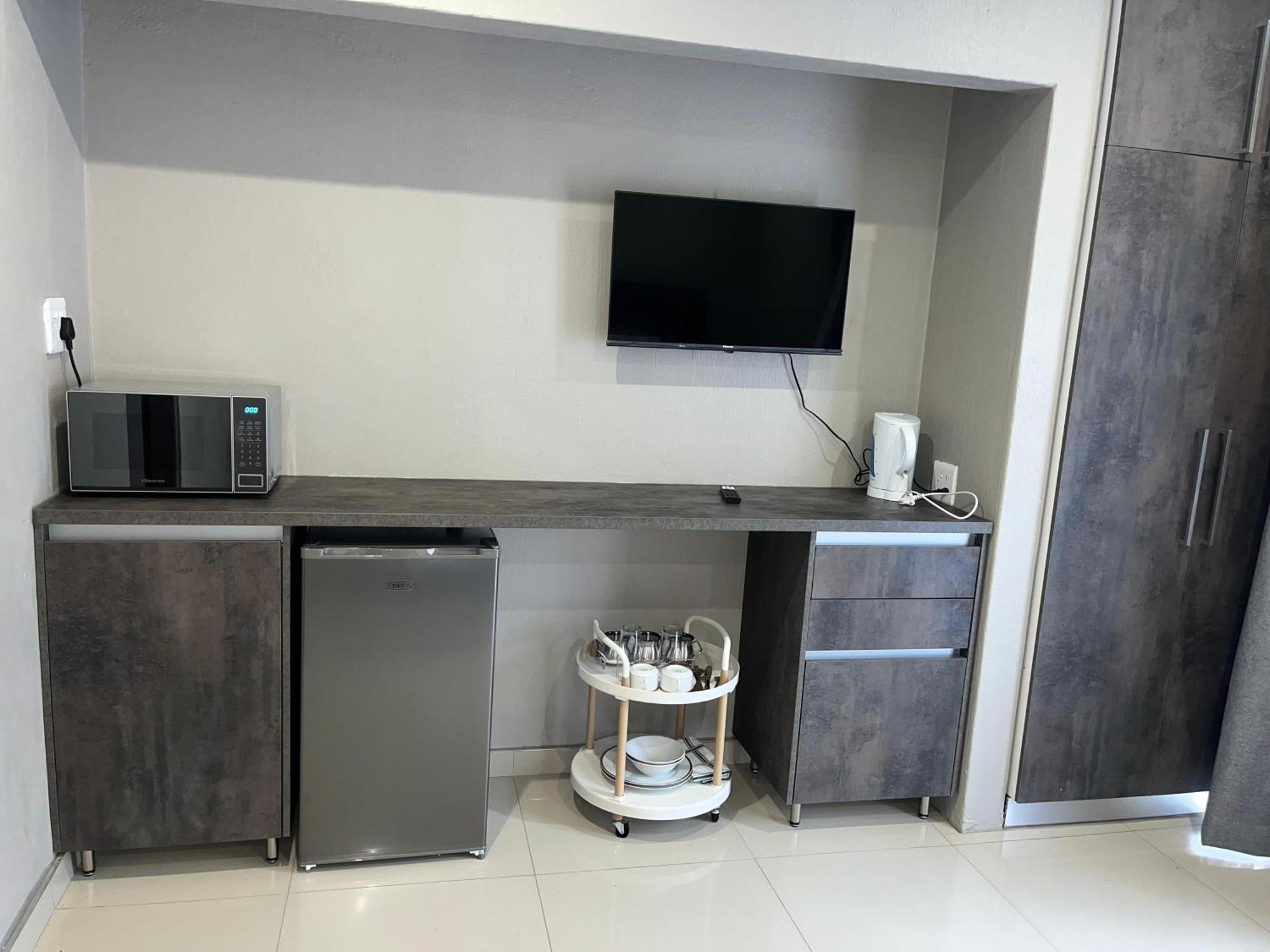 The Hide In Sandown-sandton Guest house *