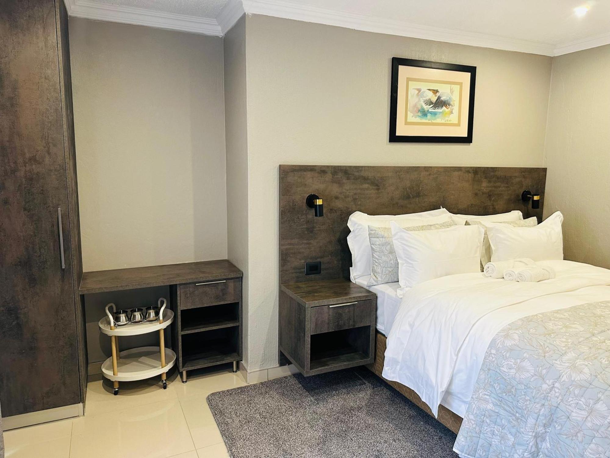 The Hide In Sandown-sandton Guest house *