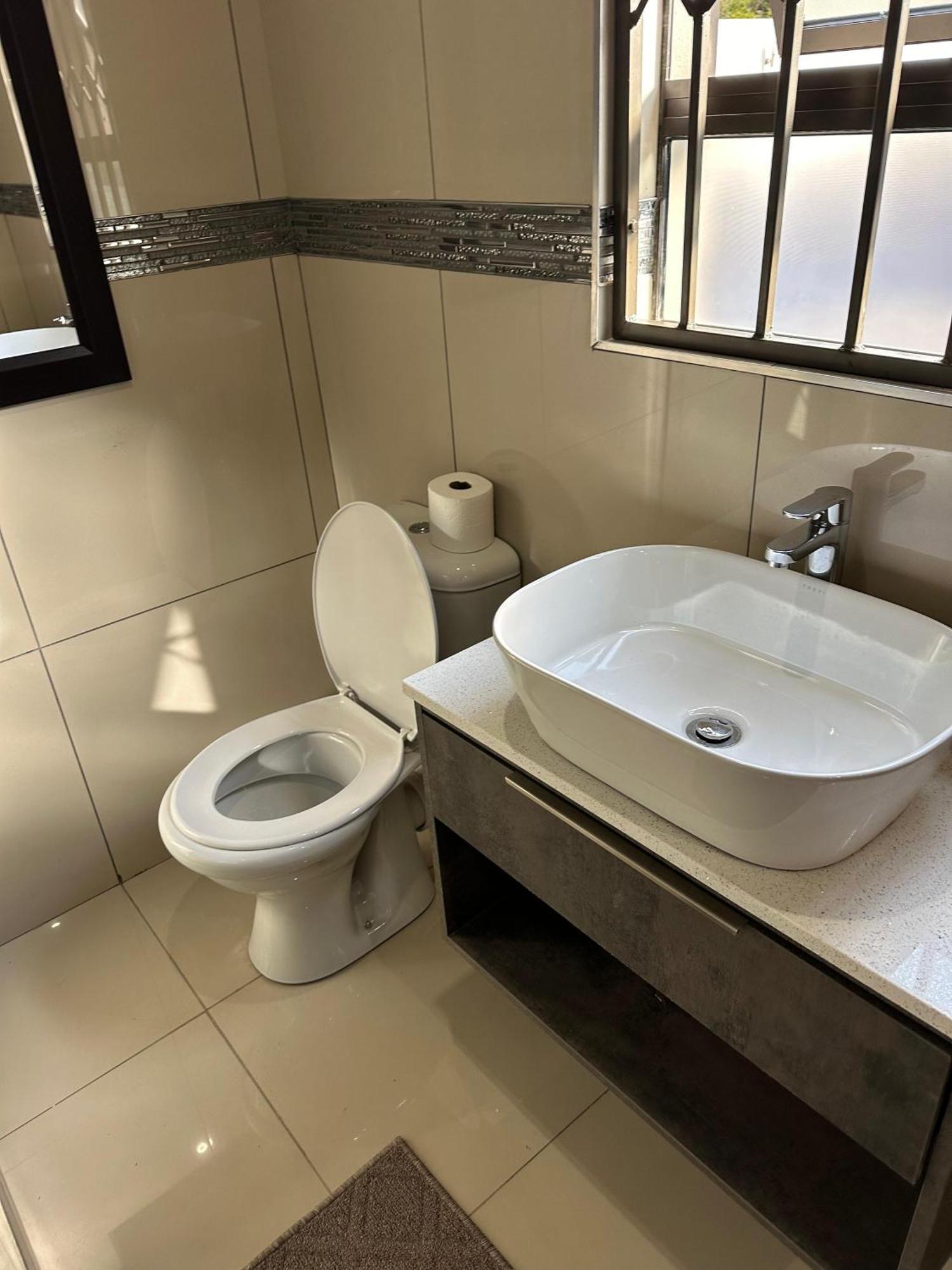 The Hide In Sandown-sandton Guest house *