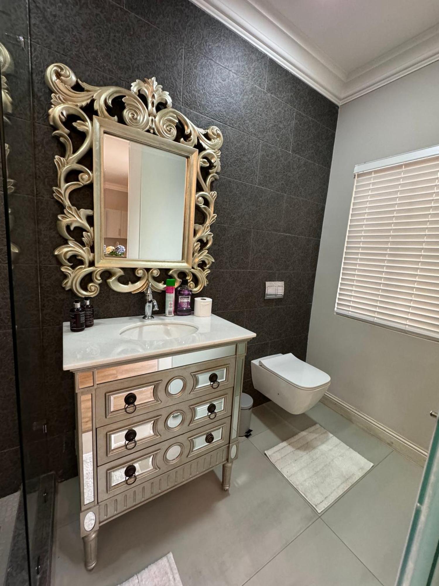 Sandton Drive - Frnch On 2nd Apartment *