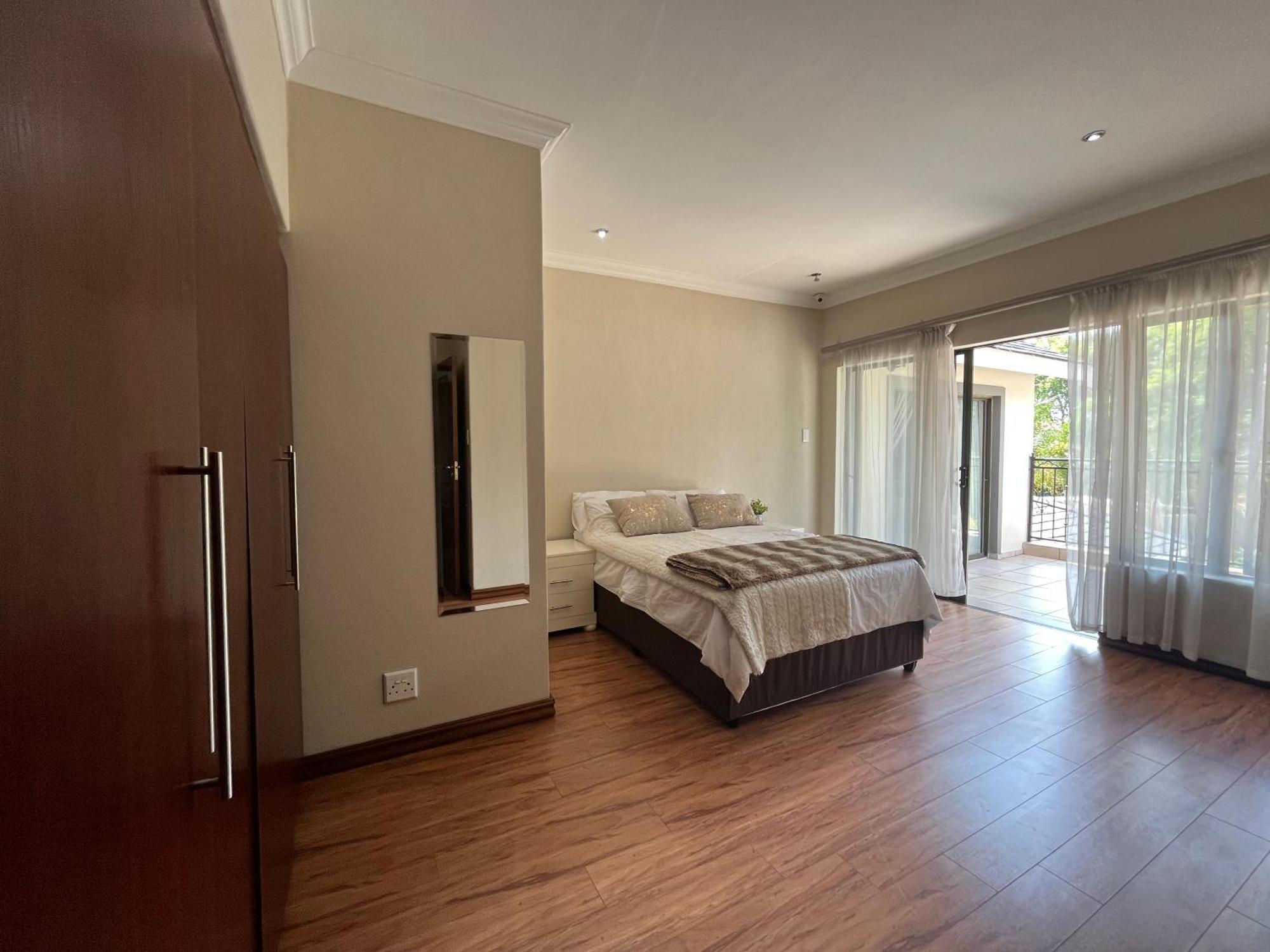 4 Bedroom Elegant House In Bryanston Sandton *
