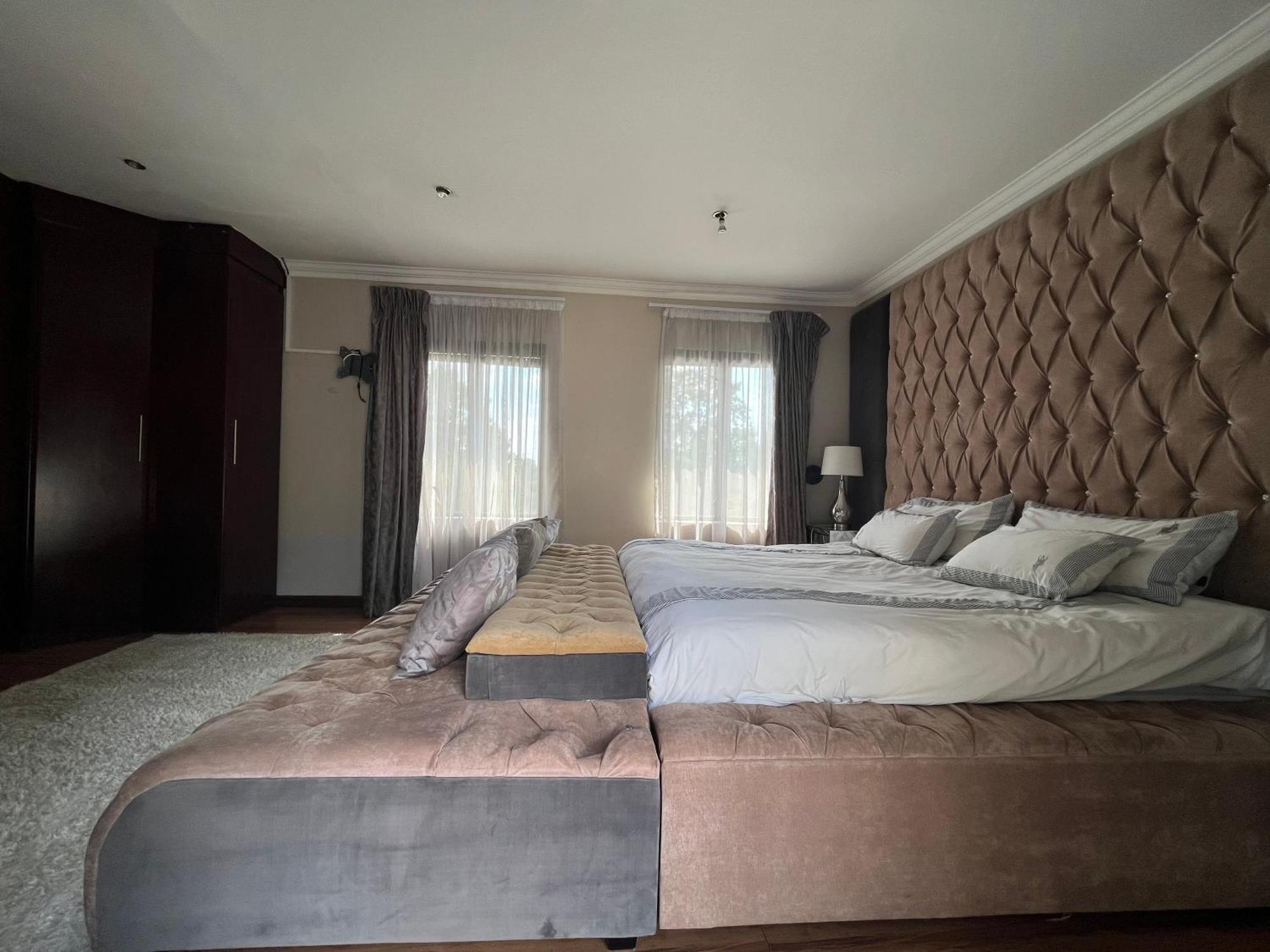4 Bedroom Elegant House In Bryanston Sandton Apartment Johannesburg