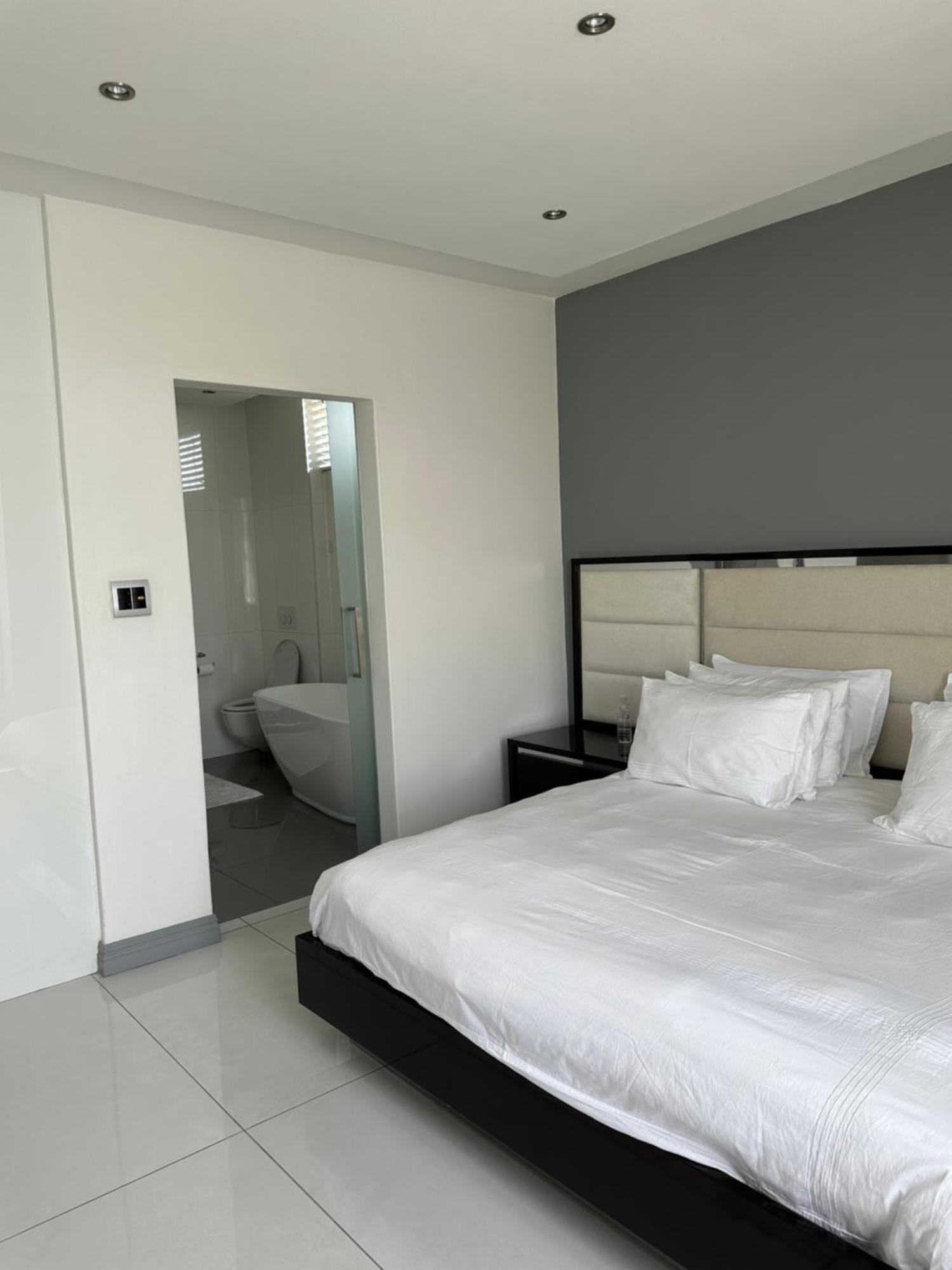 The Cedar Luxury 3 Bedroom Apartment
