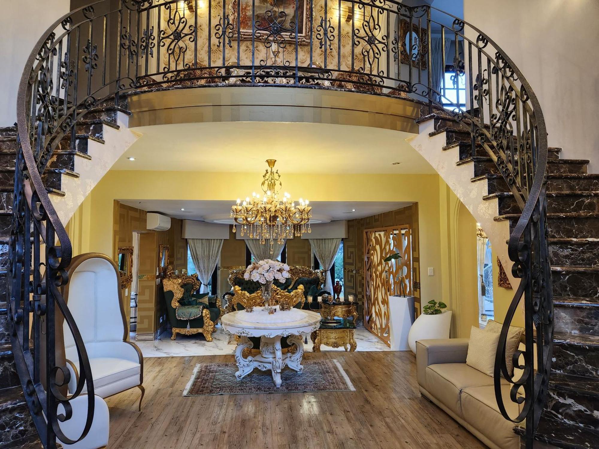Mount Grand Boutique - 110 Mount Street