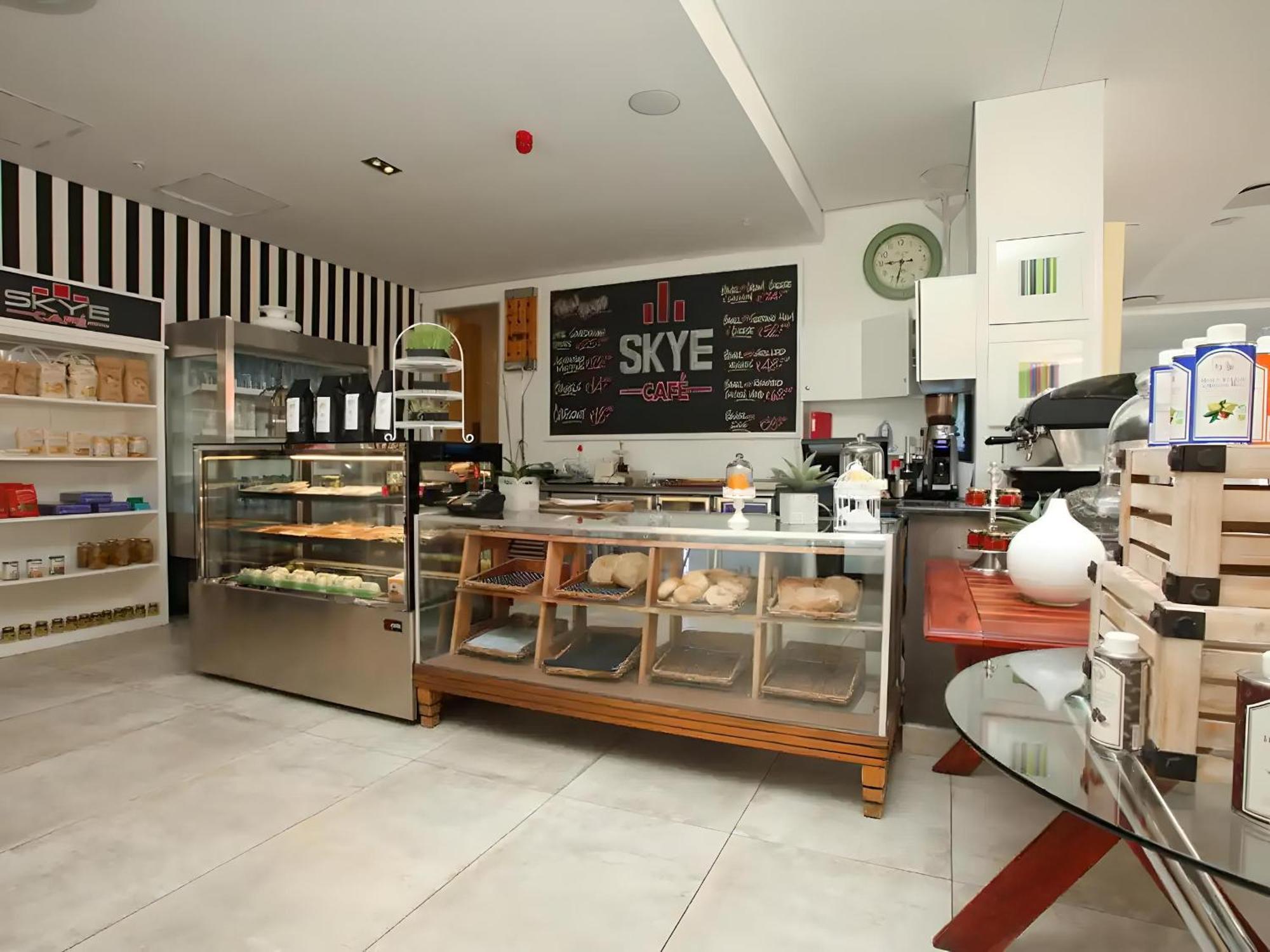 Aparthotel Sandton Skye *