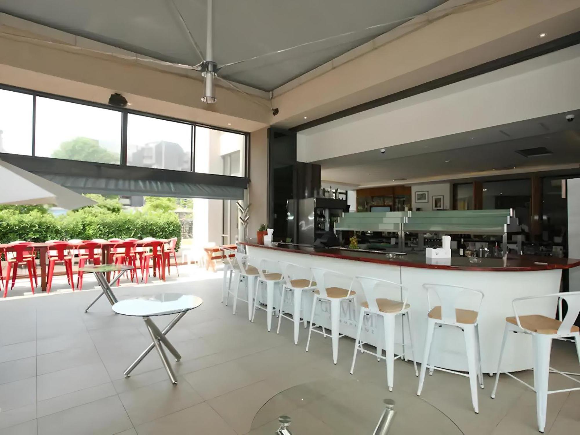 Aparthotel Sandton Skye