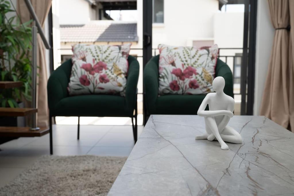 Sandton Stays-two Bedroom In Dainfern Apartment *