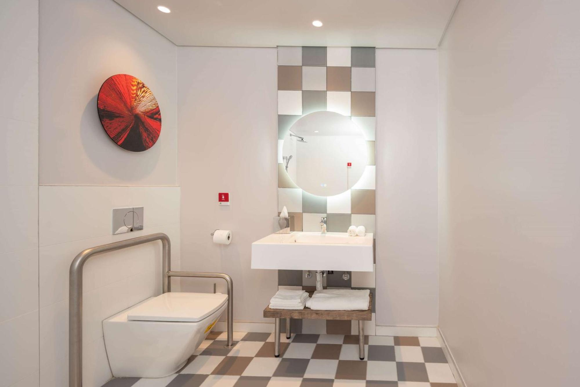 Hampton By Hilton Sandton Grayston Hotel 4*