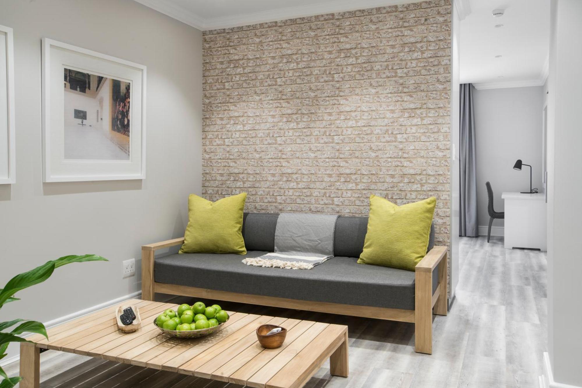 On Sixty6 Apartamento *