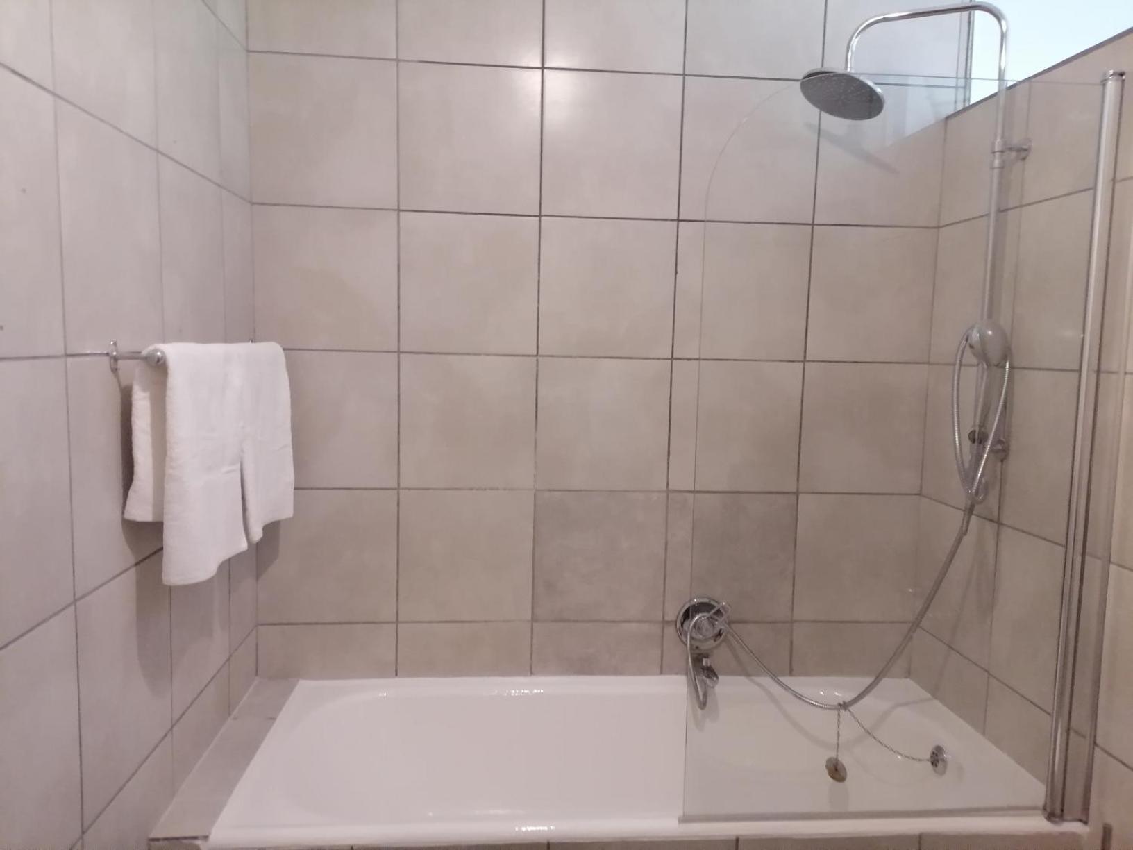 Benmore Gardens -1 Bedroom Apartment Johannesburg