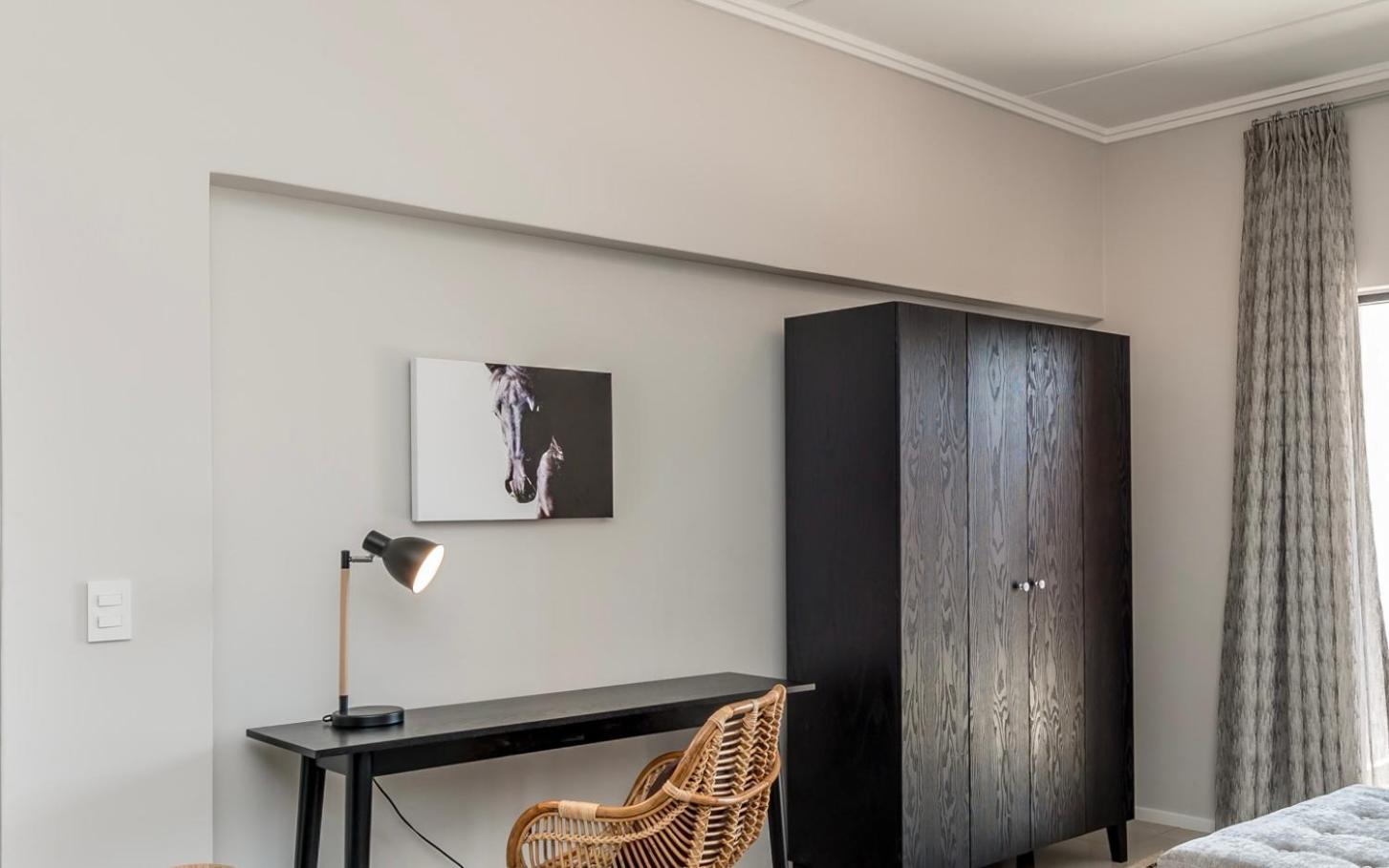 Long & Short With Uncapped Wi-fi & Security * Johannesburg
