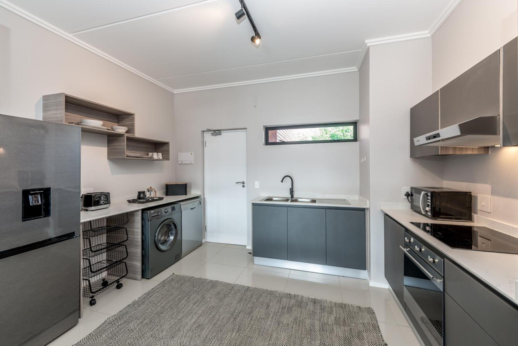 Long & Short With Uncapped Wi-fi & Security Apartment *